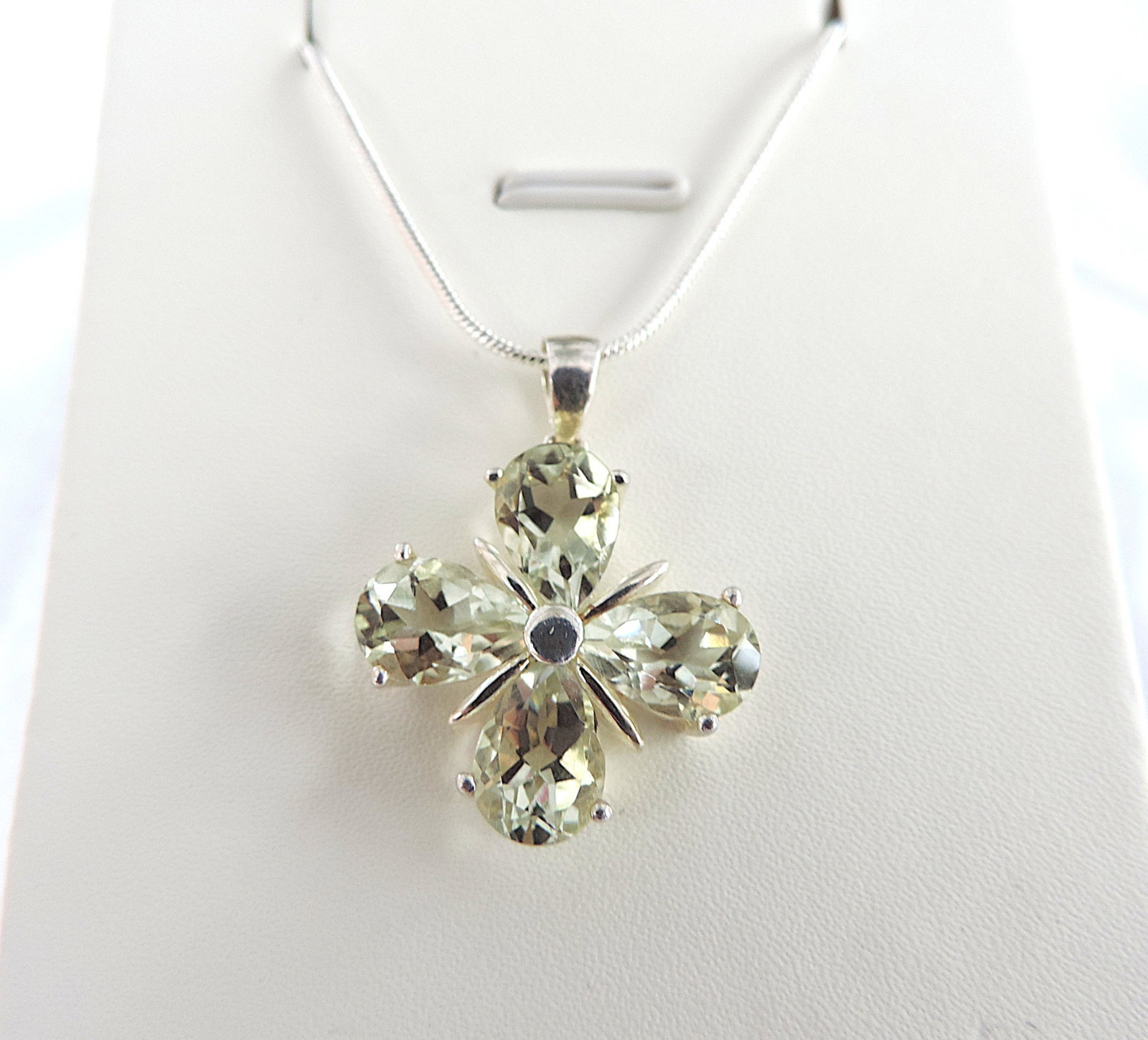925 Silver 6.8 Carat Lemon Green Ceylon Chrysoberyl Pendant Necklace - 4