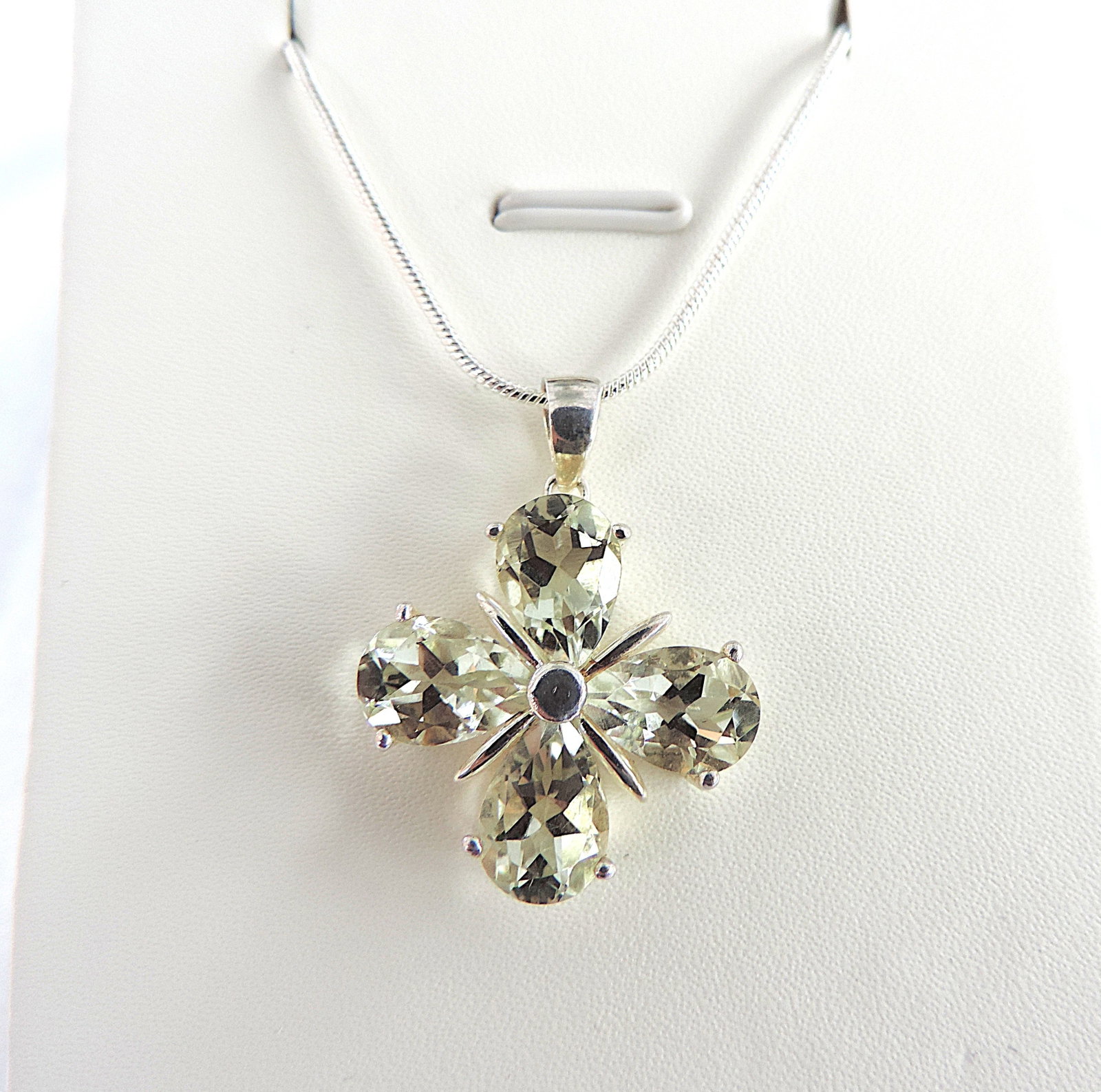 925 Silver 6.8 Carat Lemon Green Ceylon Chrysoberyl Pendant Necklace - 5