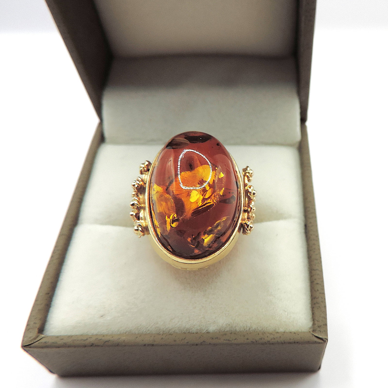 Artisan 14k Gold 23x12mm Cabochon Baltic Amber Ring circa. 1990's. - 8