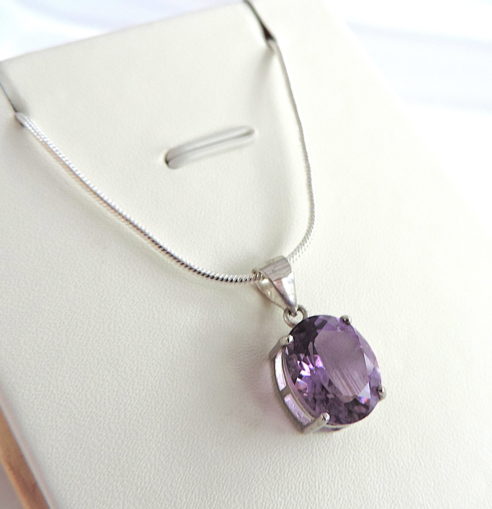 925 Silver 3.2 Carat Amethyst Pendant Necklace: Title: 925 Silver 3.2 Carat Amethyst Pendant Necklace Description: A beautiful 925 silver Amethyst gemstone pendant 11x9mm (TCW 3.20) on an 18 inch 925 silver chain. Stamped 925 includes a gift