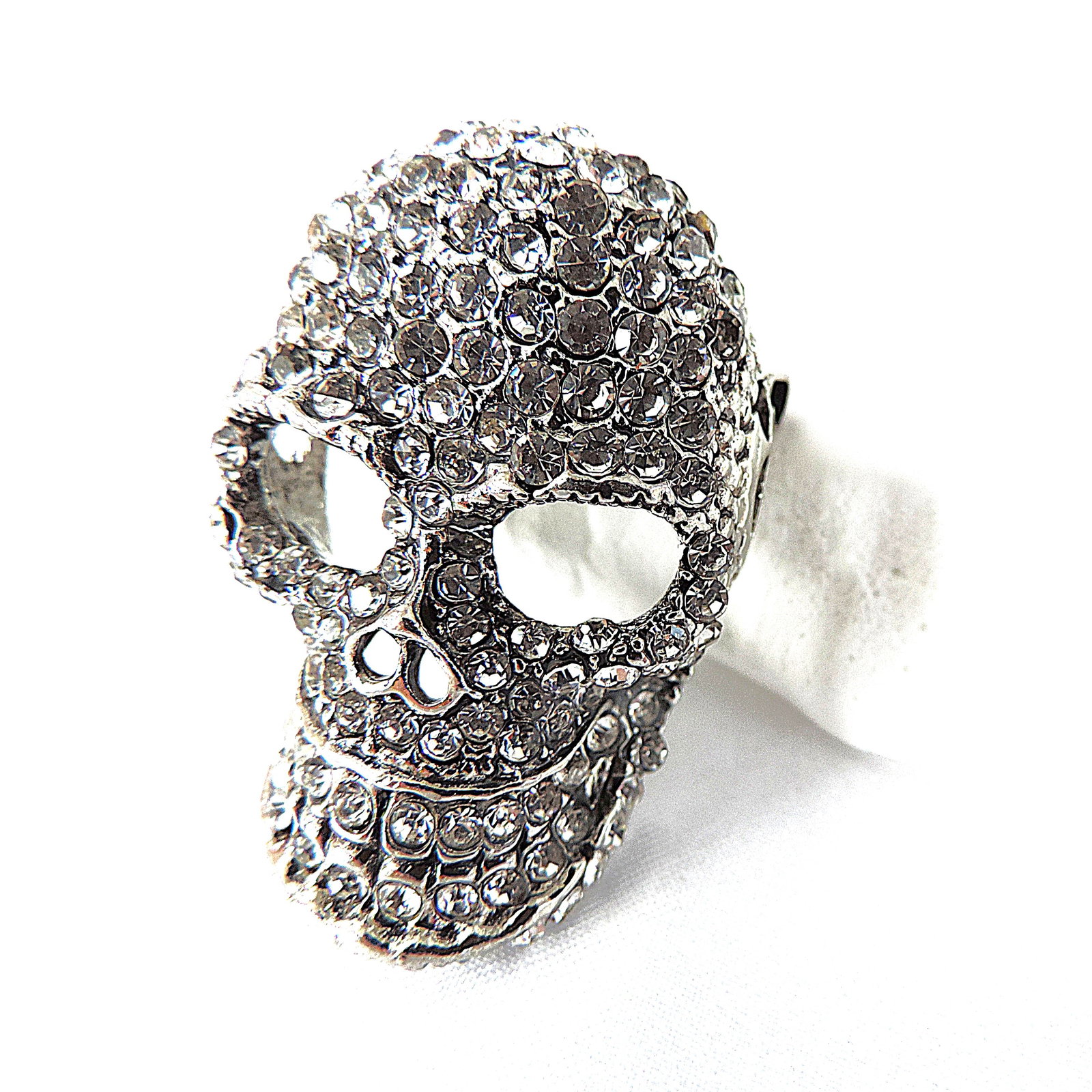 White Crystal Encrusted Skull Brooch 4cm x 2.5cm - 2