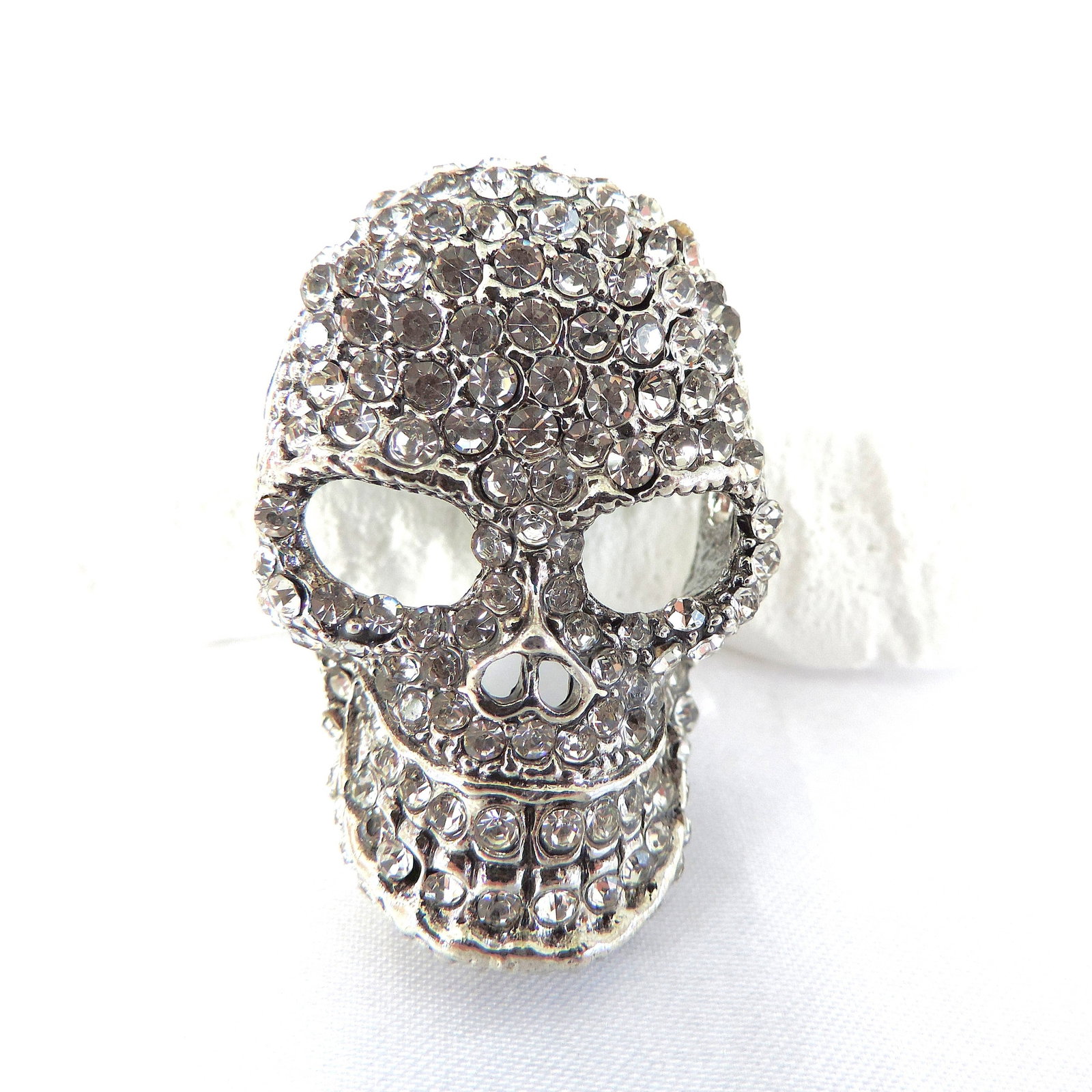 White Crystal Encrusted Skull Brooch 4cm x 2.5cm - 3