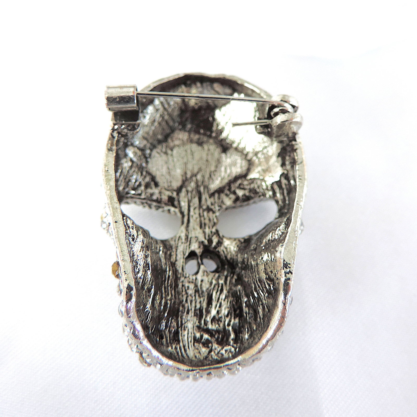 White Crystal Encrusted Skull Brooch 4cm x 2.5cm - 4