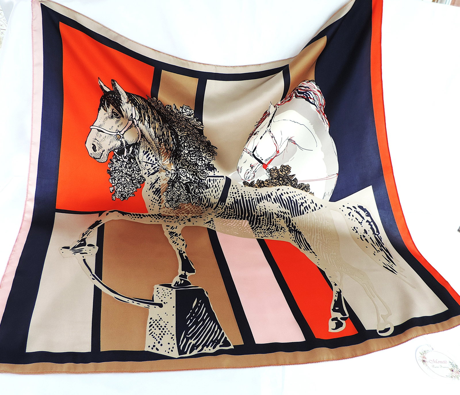 Moneté Paris 100% Silk Print Scarf 63x63 cm 'New': Title: Moneté Paris 100% Silk Print Scarf 63x63 cm 'New' Description: A stylish Moneté Paris, France 100% silk scarf measuring 63x63cm square. Includes the gift bag and ribbon shown