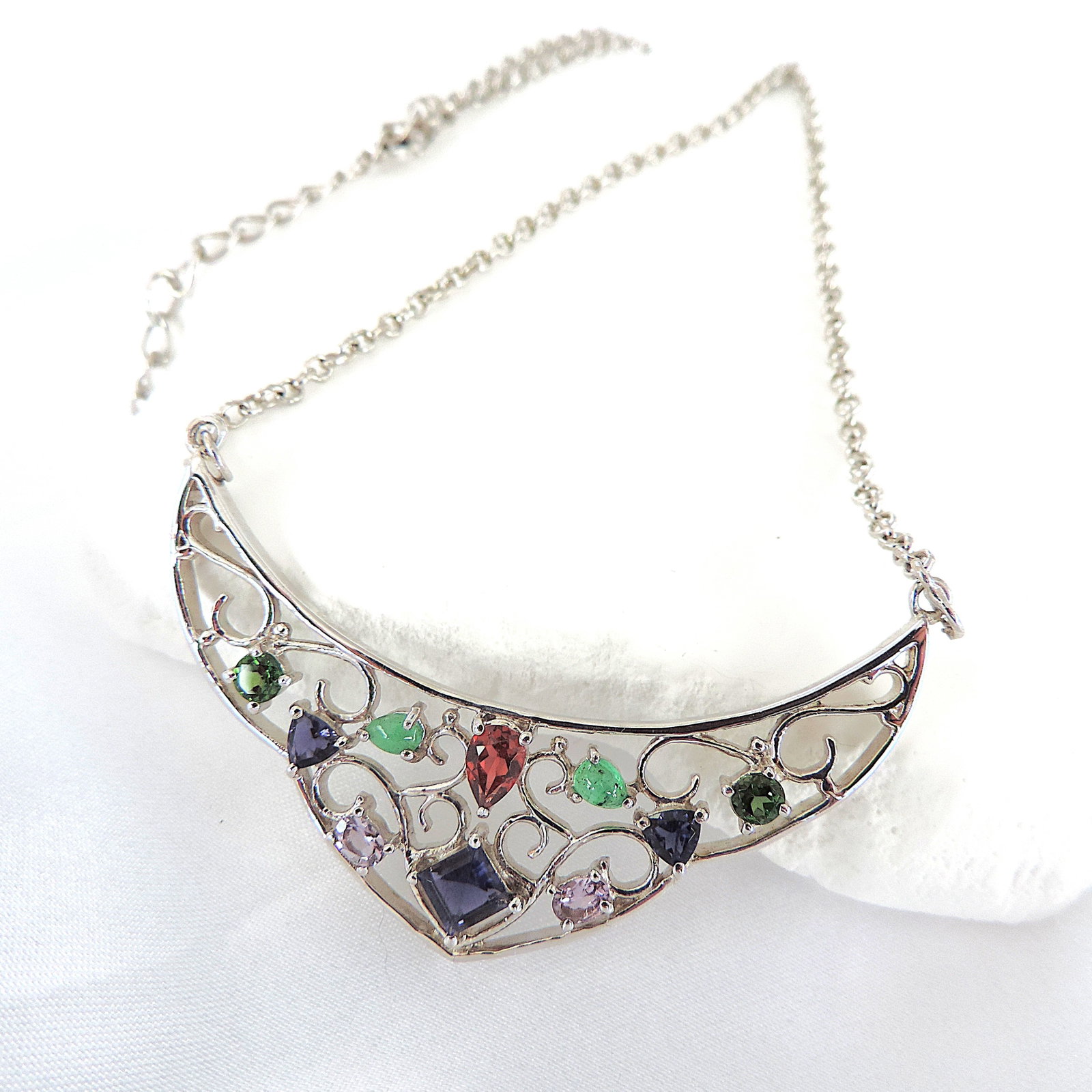925 Silver Multi-Colour Gemstone Necklace 13 grams 'New': Title: 925 Silver Multi-Colour Gemstone Necklace 13 grams 'New' Description: A beautiful 18 inch necklace in 925 sterling silver set with Emerald, Garnet, Tourmaline, Spinel & Iolite