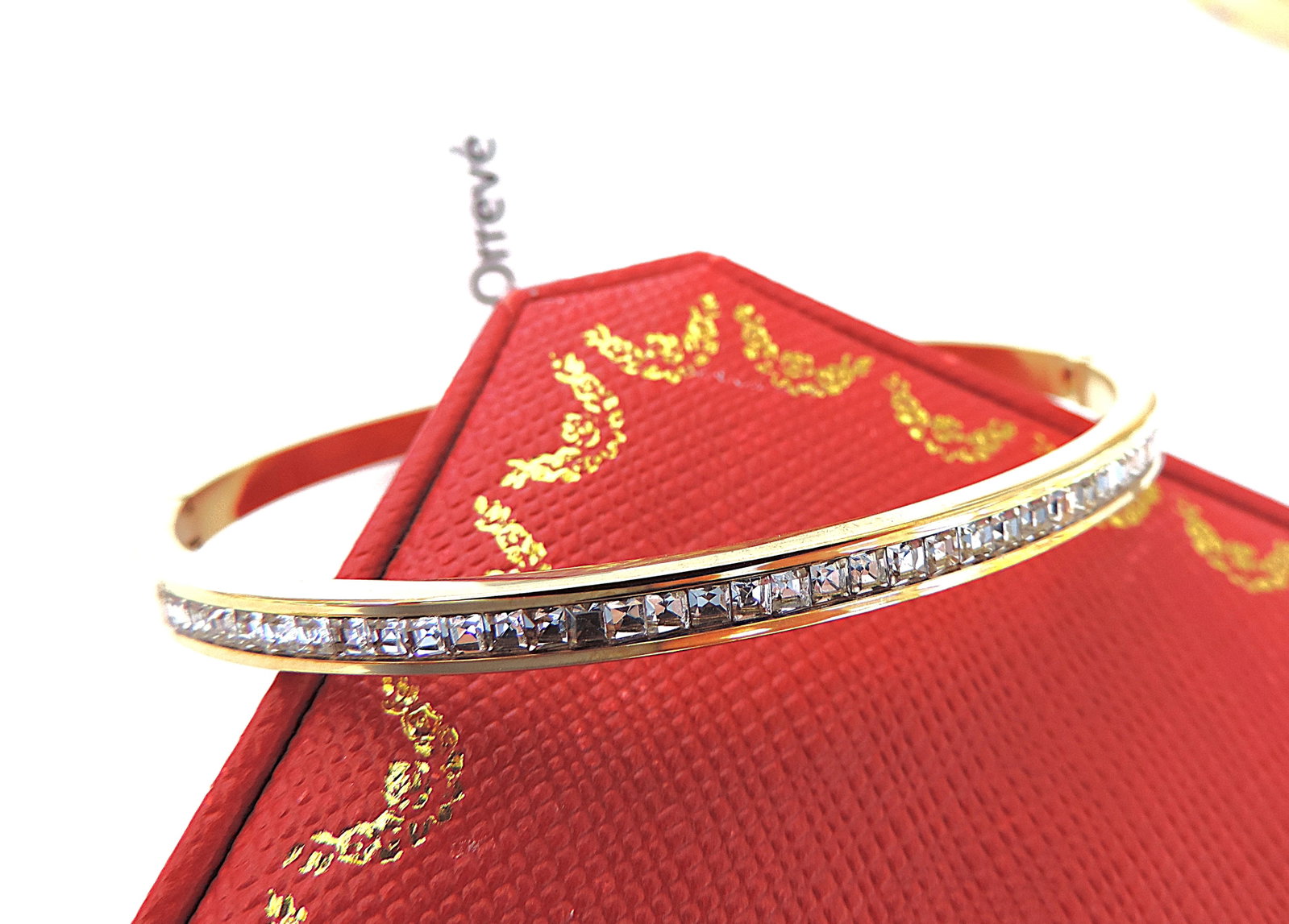 Orrevé 18k Gold Plated Pave Zircon Gemstone Bracelet 'New': Title: Orrevé 18k Gold Plated Pave Zircon Gemstone Bracelet 'New' Description: A gorgeous Orrevé 18k gold plated bracelet Pave set with sparkling white Zircons. Includes a