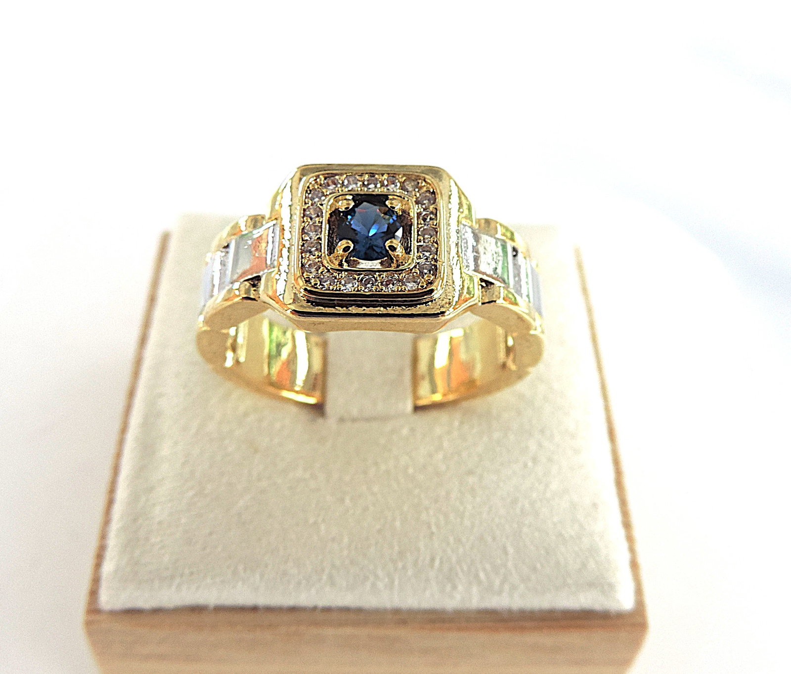 Men's Two Tone Stainless Steel Zircon Gemstone Ring: Title: Men's Two Tone Stainless Steel Zircon Gemstone Ring Description: Aethon men's two tone stainless steel ring set with Blue & White Zircon gemstones. Ring size V. (Part of liquidation