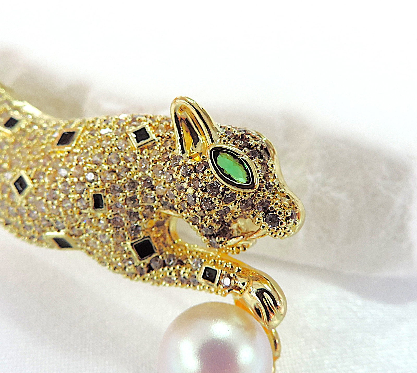 Gold Plated White Zircon Gemstone Panther Brooch With Gift Box - 3