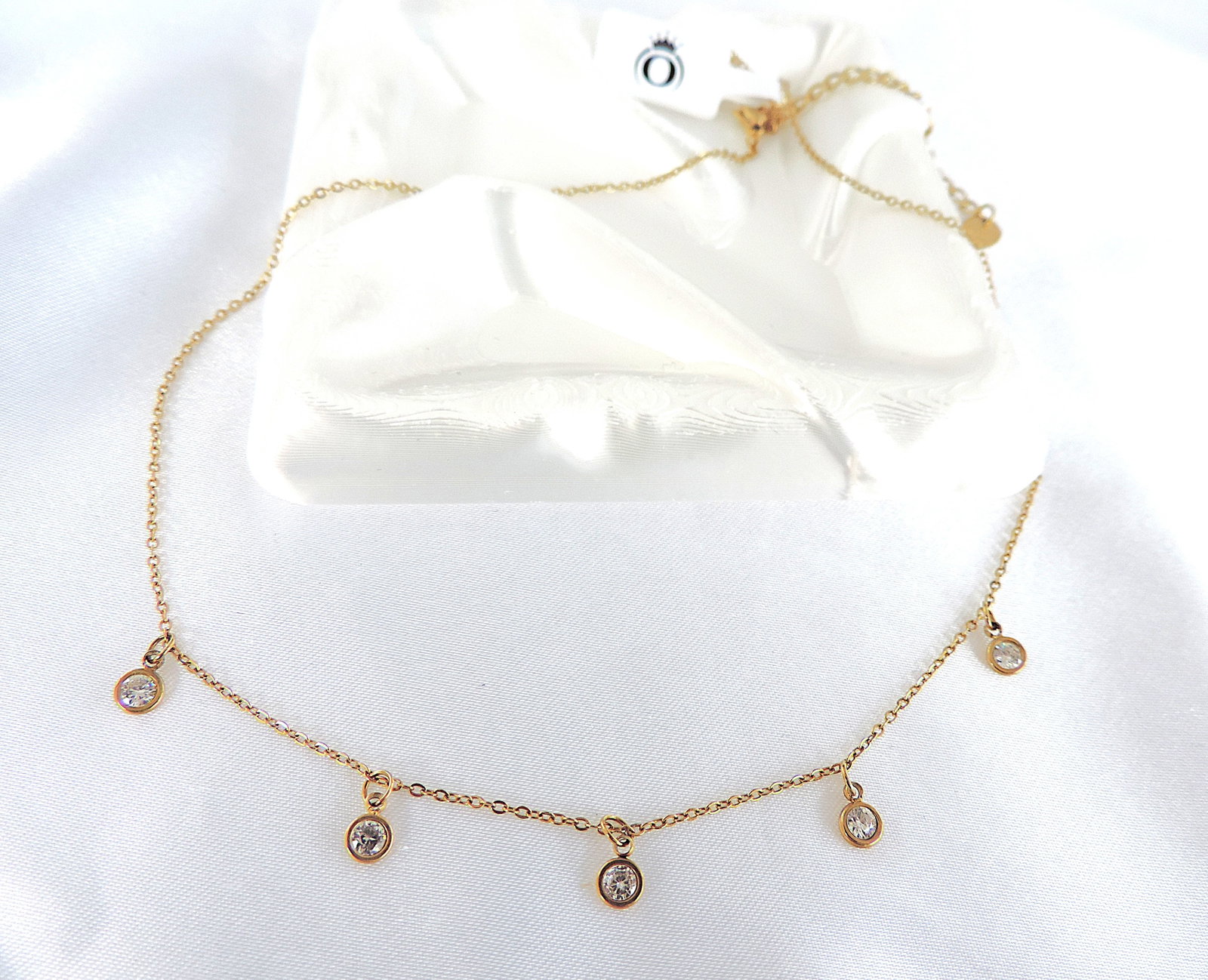 18K Gold Plated Dangling Gemstone Necklace 'New': Title: 18K Gold Plated Dangling Gemstone Necklace 'New' Description: A pretty 18k yellow gold plated necklace with dangling sparkling CZ gemstones. Necklace length 16-18 inches. Includes