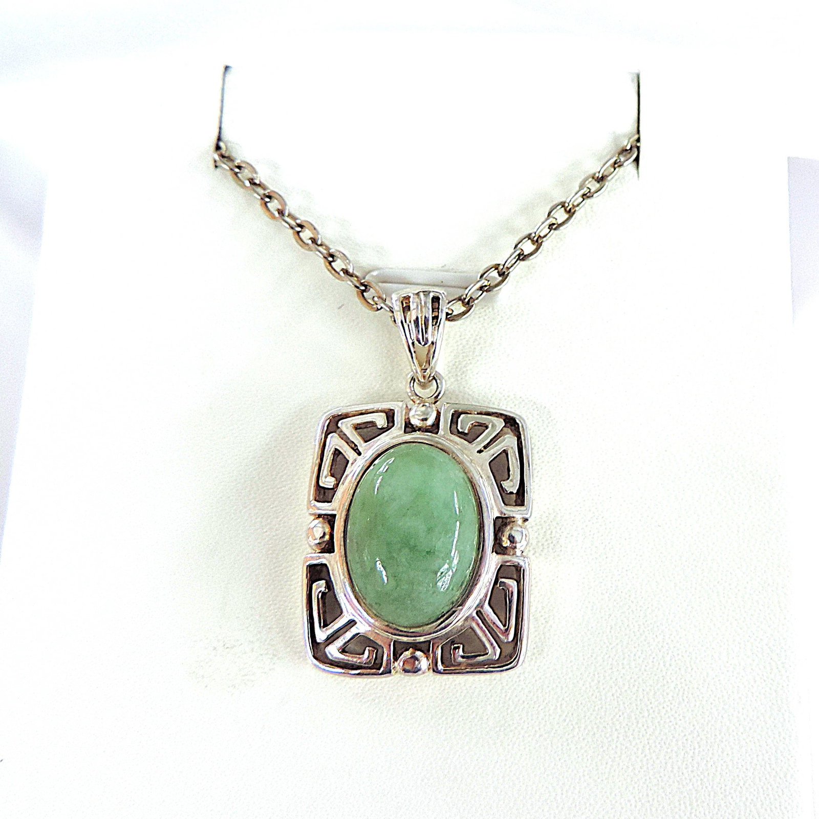 Artisan 925 Sterling Silver Green Turquoise Pendant Necklace: Title: Artisan 925 Sterling Silver Green Turquoise Pendant Necklace Description: A fine quality artisan hand crafted pendant in 925 silver set with a green Turquoise gemstone on a 20 inch 925 silver