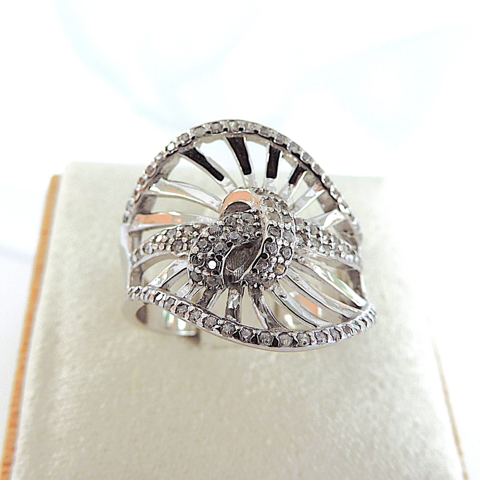 925 Silver Cubic Zirconia Lovers Knot Ring 'New': Title: 925 Silver Cubic Zirconia Lovers Knot Ring 'New' Description: A lovely lovers' knot ring in 925 sterling silver set with Cubic Zirconia gemstones. Ring size P. Condition: New Delivery
