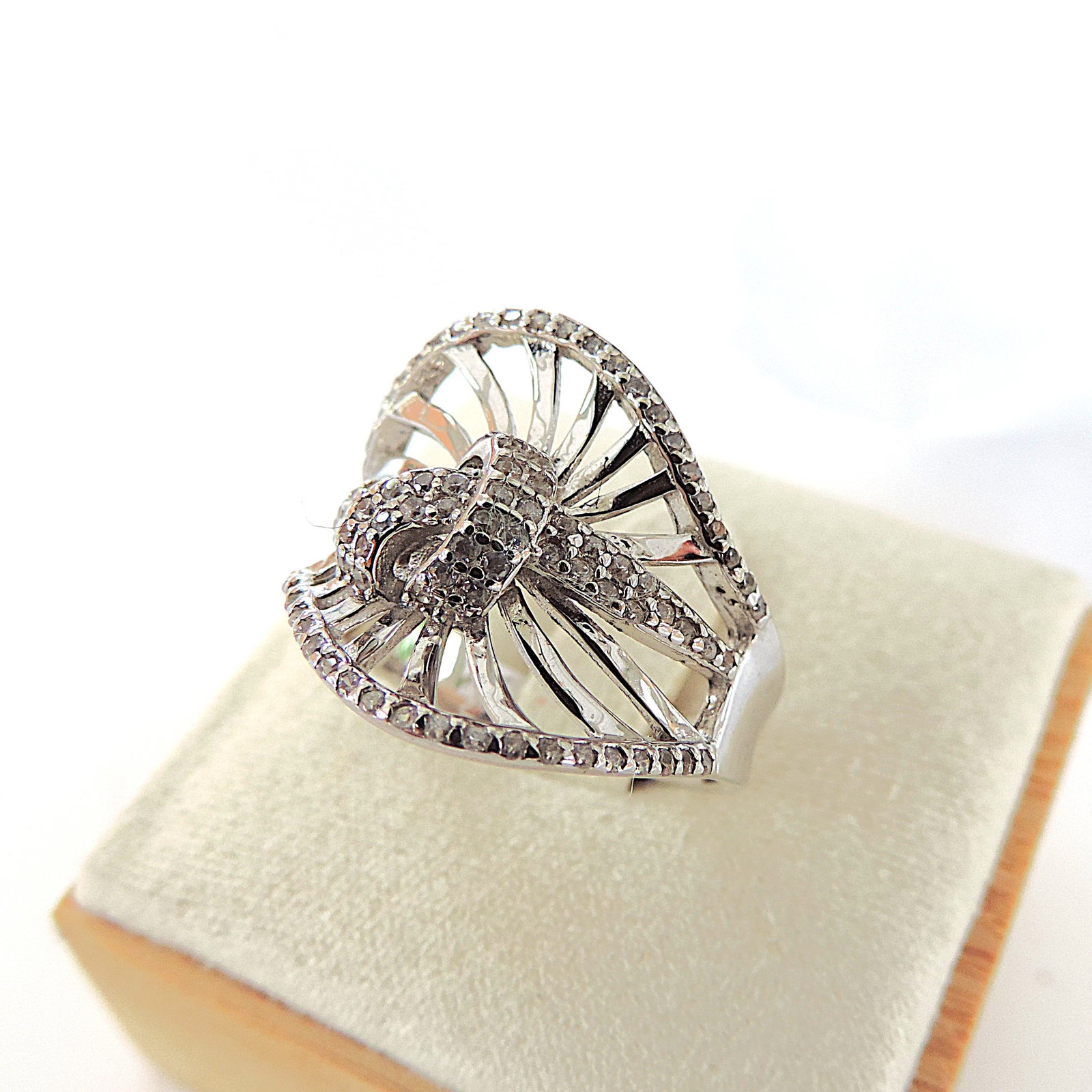 925 Silver Cubic Zirconia Lovers Knot Ring 'New' - 2