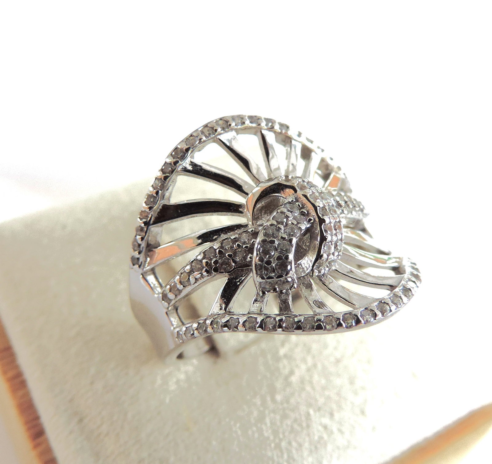 925 Silver Cubic Zirconia Lovers Knot Ring 'New' - 3