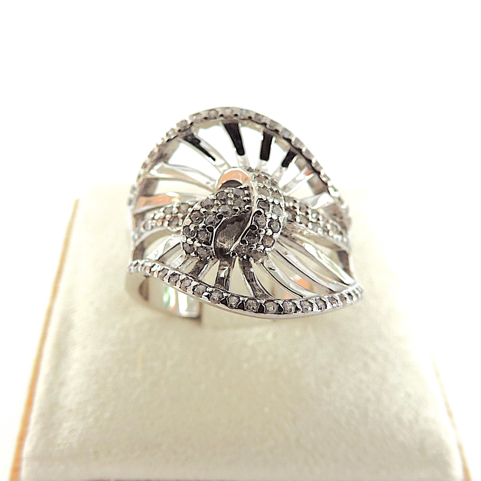 925 Silver Cubic Zirconia Lovers Knot Ring 'New' - 4
