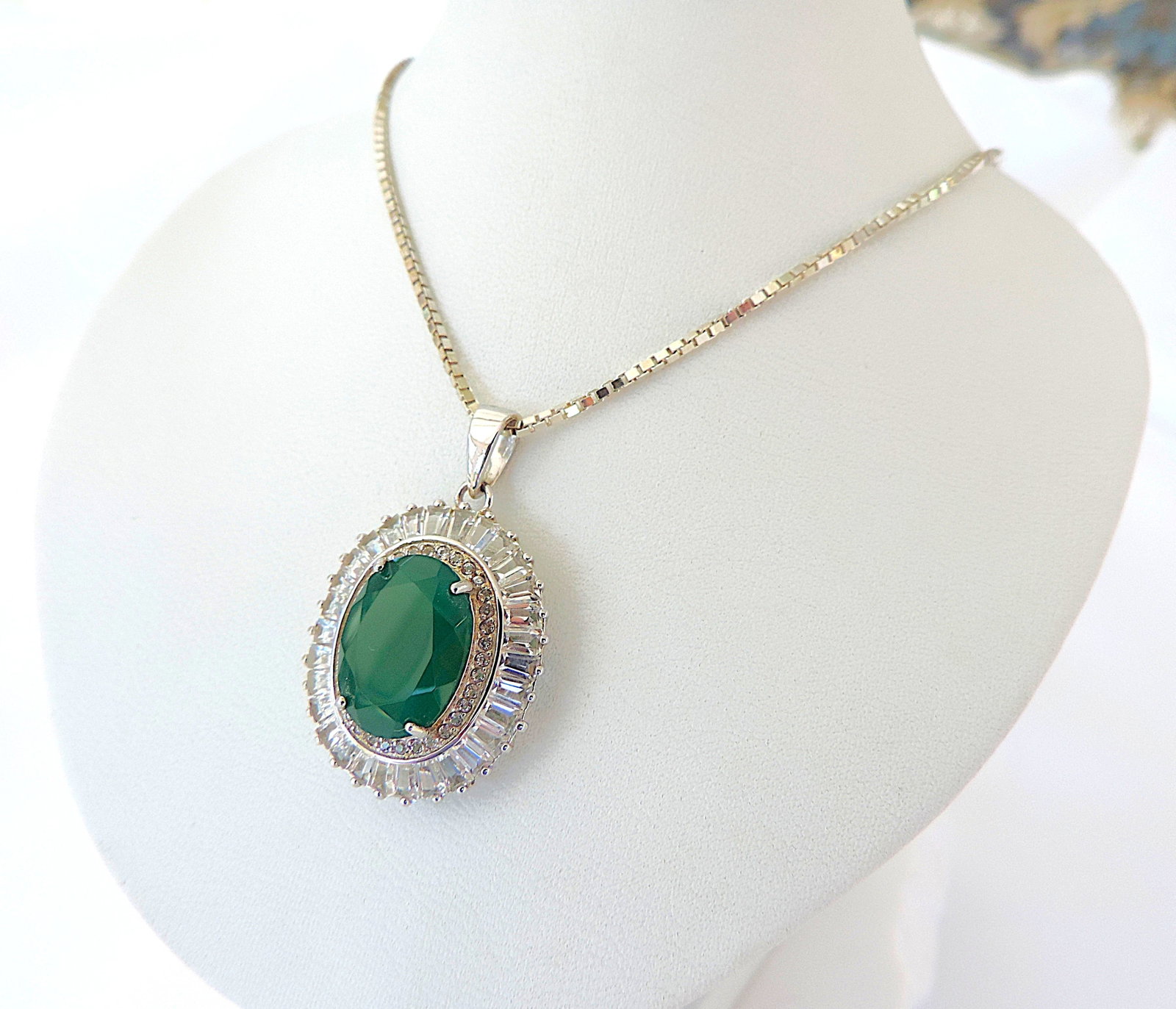 925 Silver 6 Carat Chrysoprase & White Topaz Gemstone Pendant 'New With Gift Box' - 2