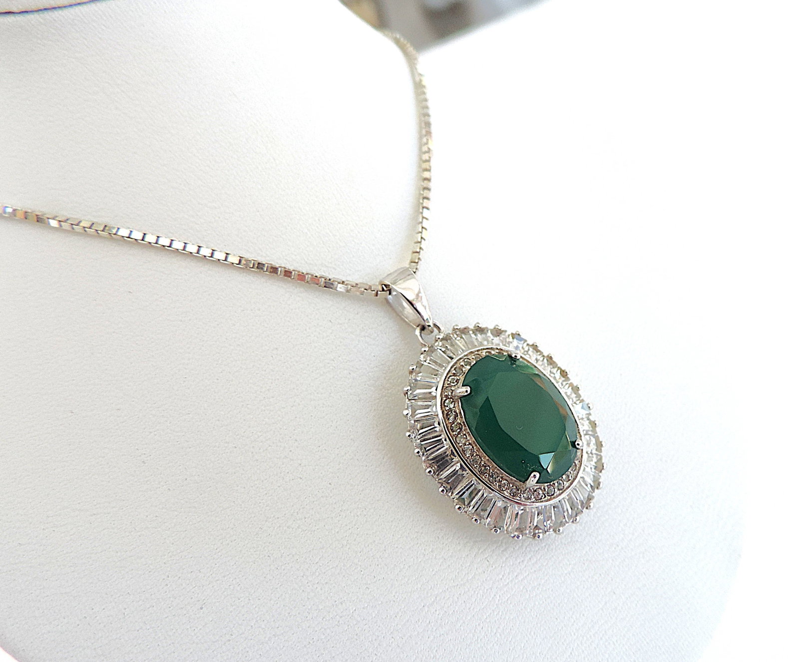 925 Silver 6 Carat Chrysoprase & White Topaz Gemstone Pendant 'New With Gift Box' - 3