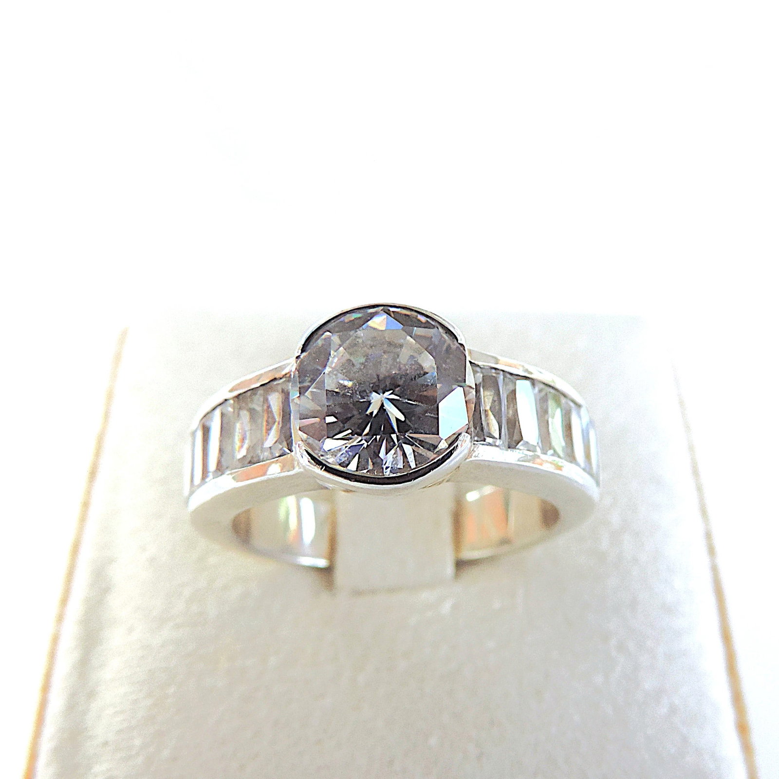 925 Silver 4.5 Carat Moissanite Gemstone Ring - 2