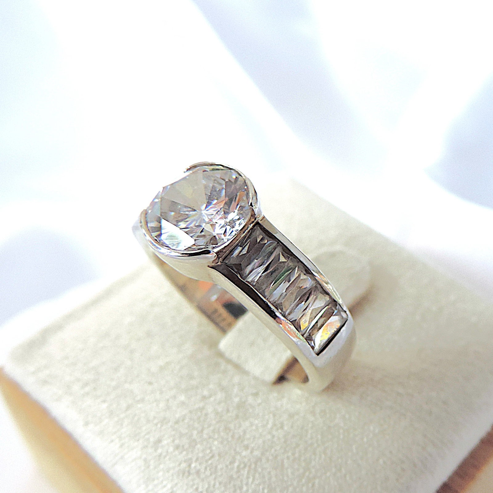925 Silver 4.5 Carat Moissanite Gemstone Ring - 4