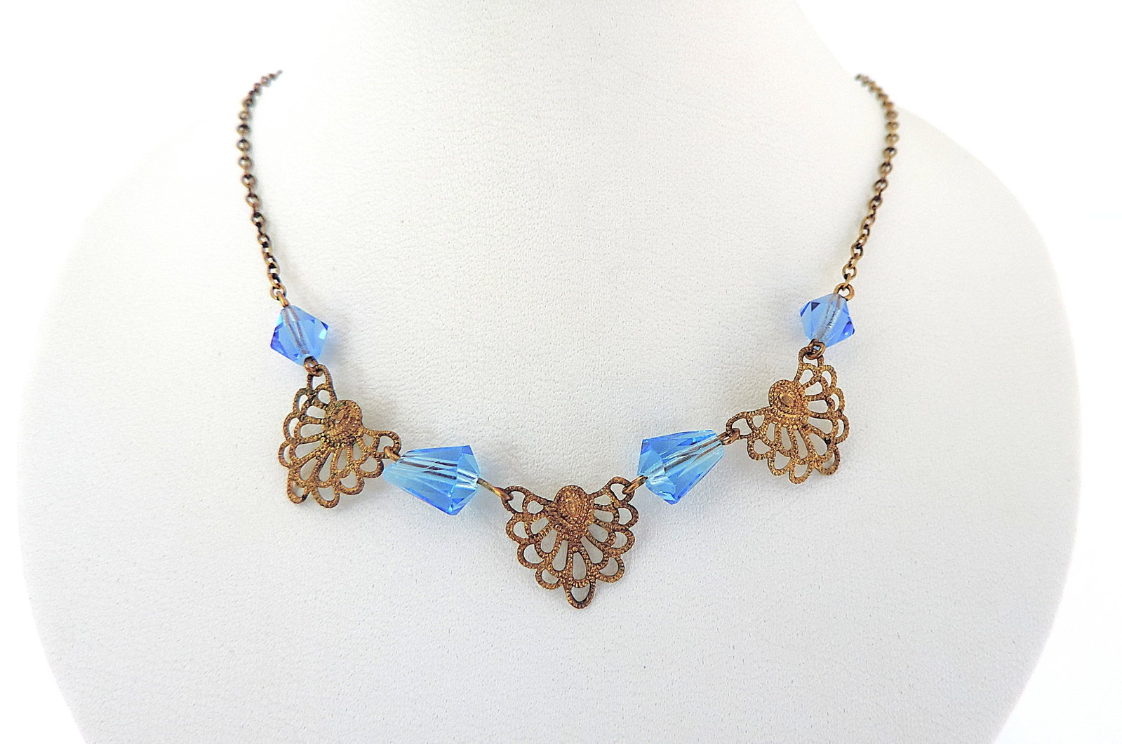 Vintage Art Deco Necklace Circa 1930's: Title: Vintage Art Deco Necklace Circa 1930's Description: A true vintage Art Deco necklace gold tone with blue beads measuring 15 inches long. Condition: Used Delivery option: Collection &