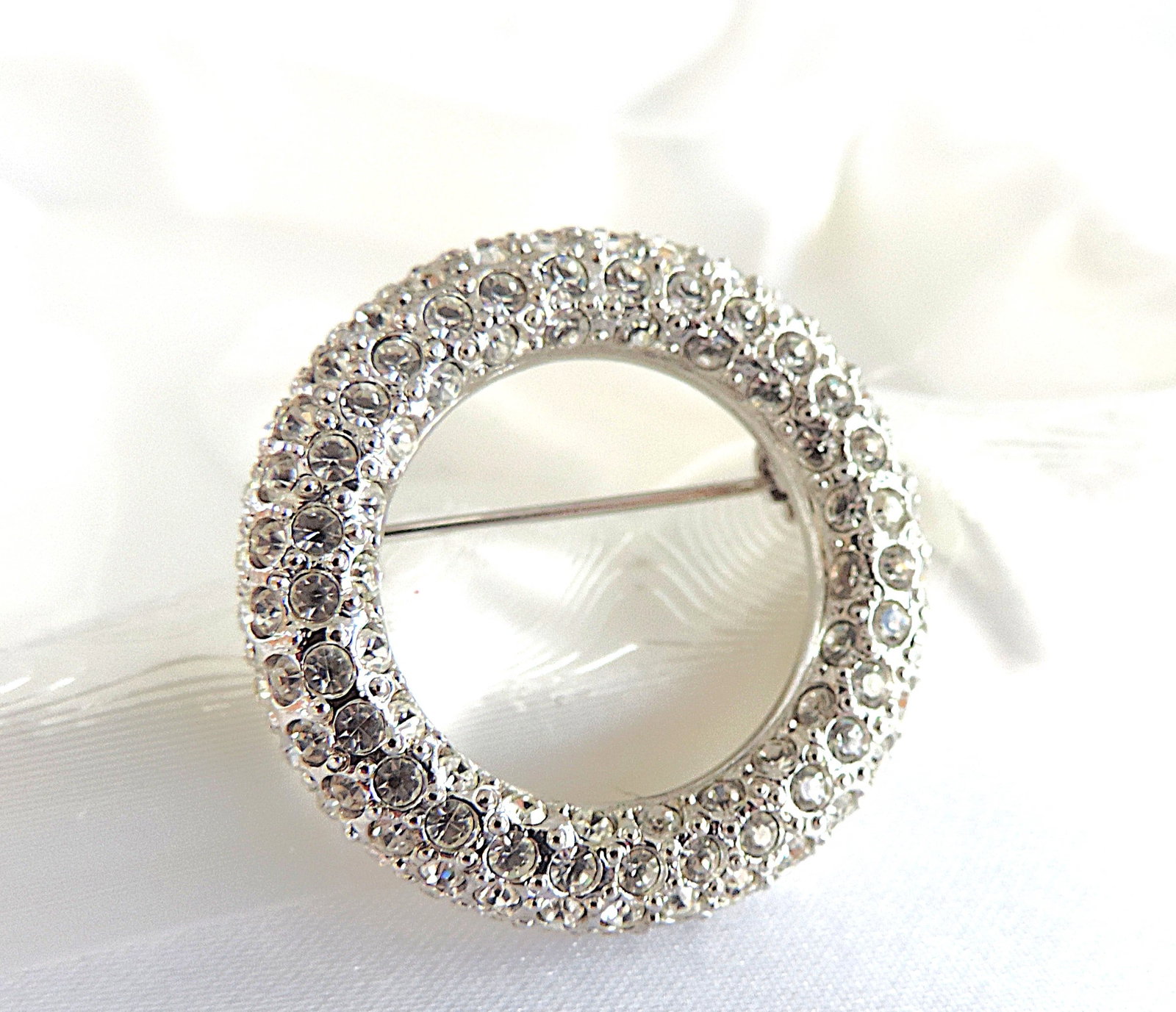 Vintage CIRO Crystal Open Circle Brooch: Title: Vintage CIRO Crystal Open Circle Brooch Description: Vintage Ciro open circle brooch set with sparkling white crystals - 3cm diameter - stamped CIRO verso. Excellent condition. Condition: Used