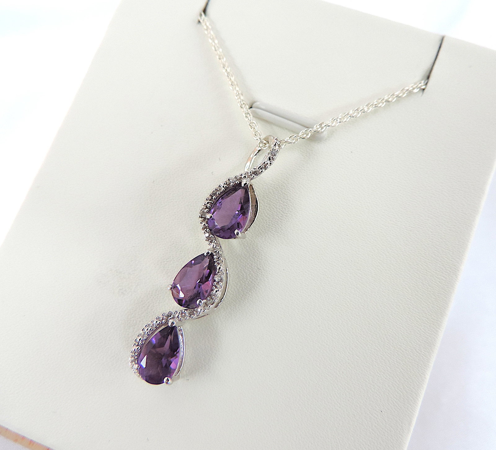 925 Silver 2.55 Carat Trilogy Amethyst Gemstone Necklace 'New With Gift Box': Title: 925 Silver 2.55 Carat Trilogy Amethyst Gemstone Necklace 'New With Gift Box' Description: A lovely 925 silver Triology Amethyst pendant set with 3 x 7x5mm (2.55 TCW) Oval Amethyst gemstones