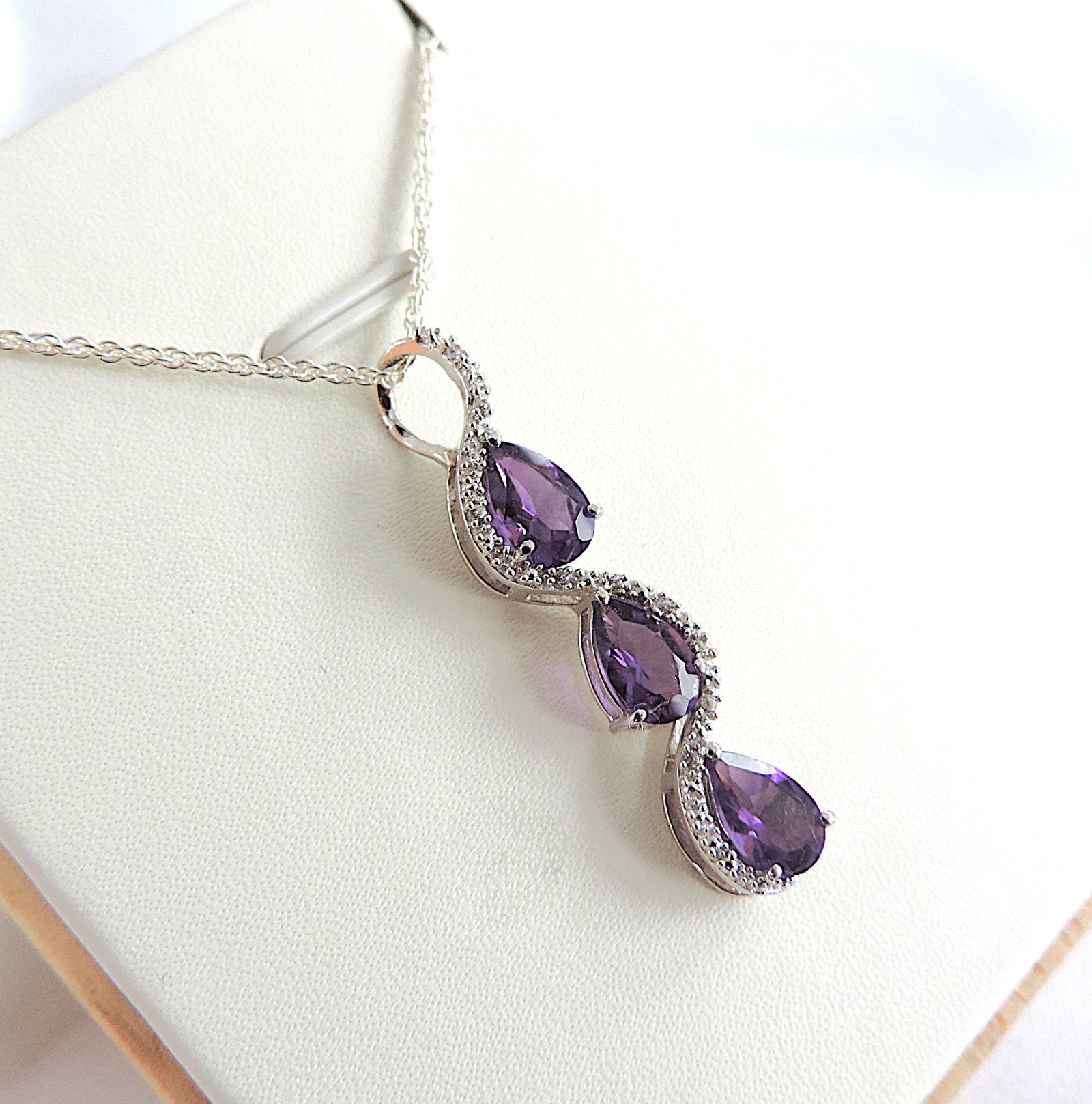 925 Silver 2.55 Carat Trilogy Amethyst Gemstone Necklace 'New With Gift Box' - 2