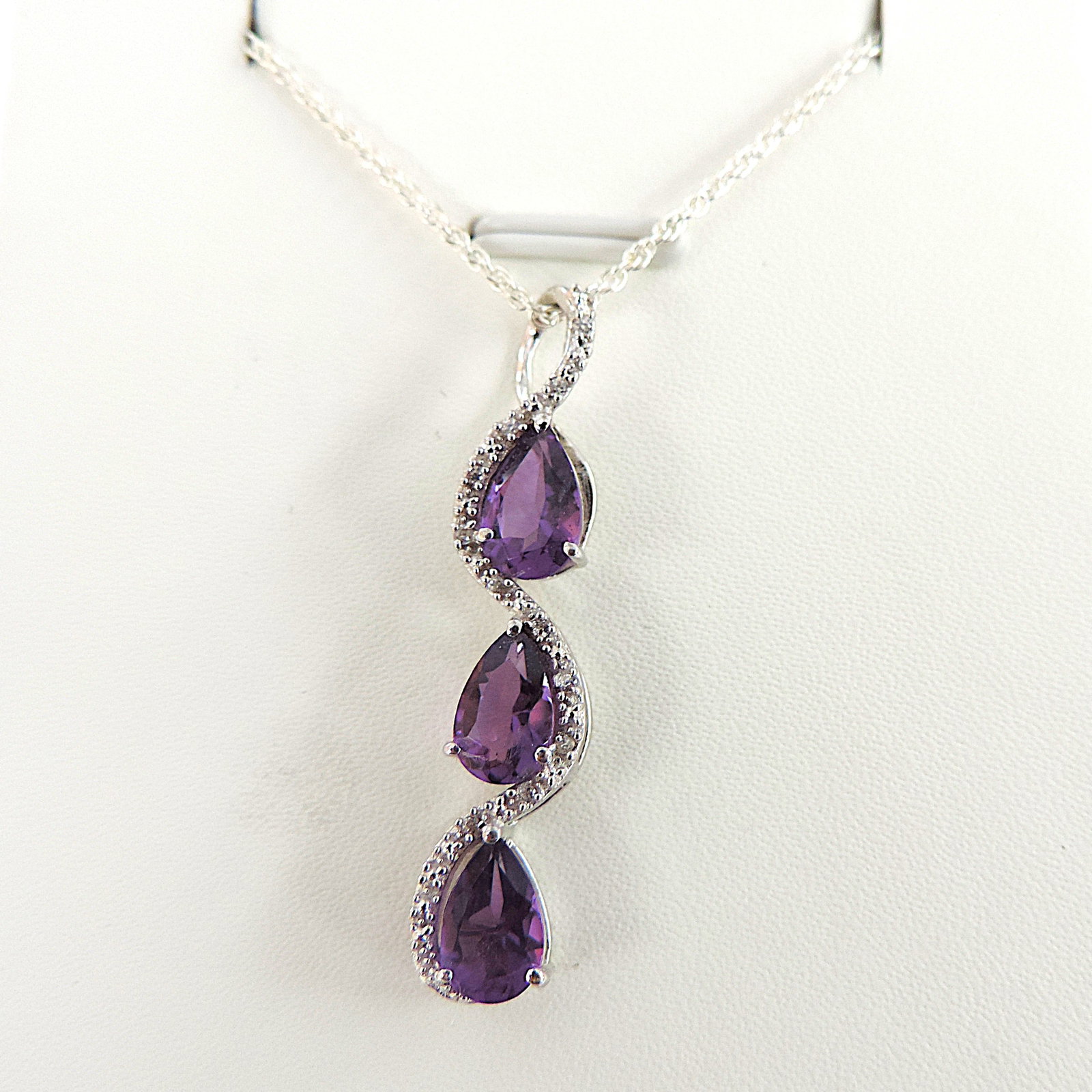 925 Silver 2.55 Carat Trilogy Amethyst Gemstone Necklace 'New With Gift Box' - 3