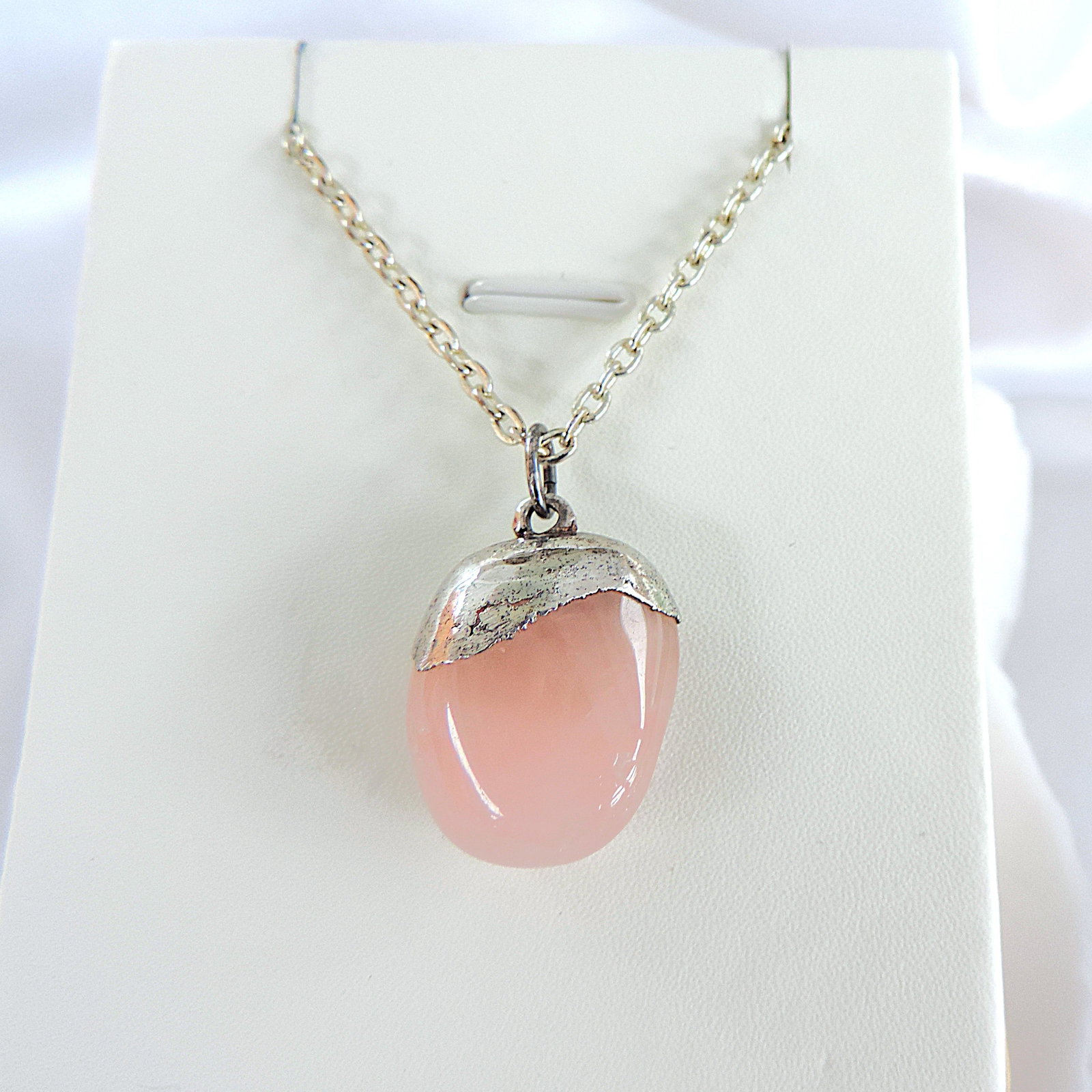 Artisan 925 Silver Organic Rose Quartz Necklace: Title: Artisan 925 Silver Organic Rose Quartz Necklace Description: A beautiful Artisan hand crafted 925 silver pendant set with a polished organic shaped Rose Quartz gemstone on an 18 inch 925