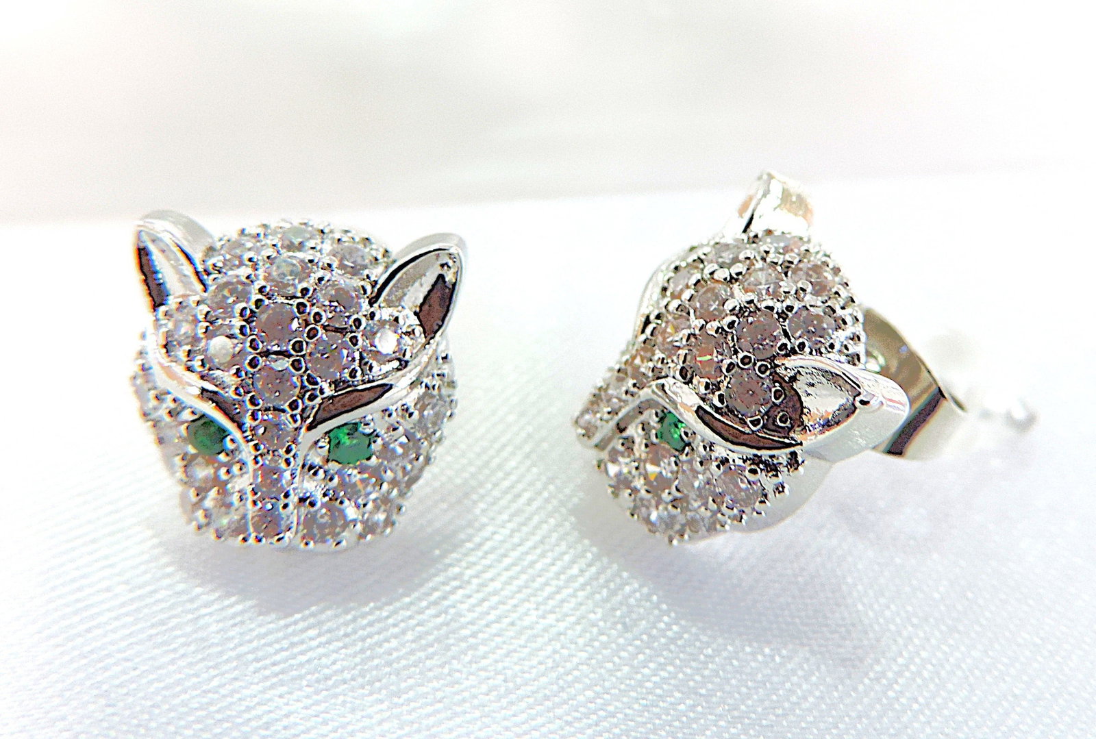 White Zircon Gemstone Panther Head Stud Earrings 'New' - 3