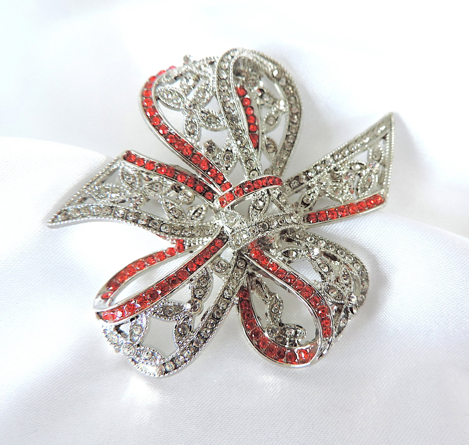 Vintage Style Red & White Crystal Bow Brooch 7cmx6cm - 2