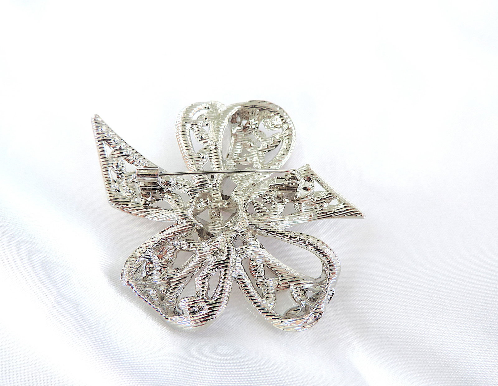 Vintage Style Red & White Crystal Bow Brooch 7cmx6cm - 3
