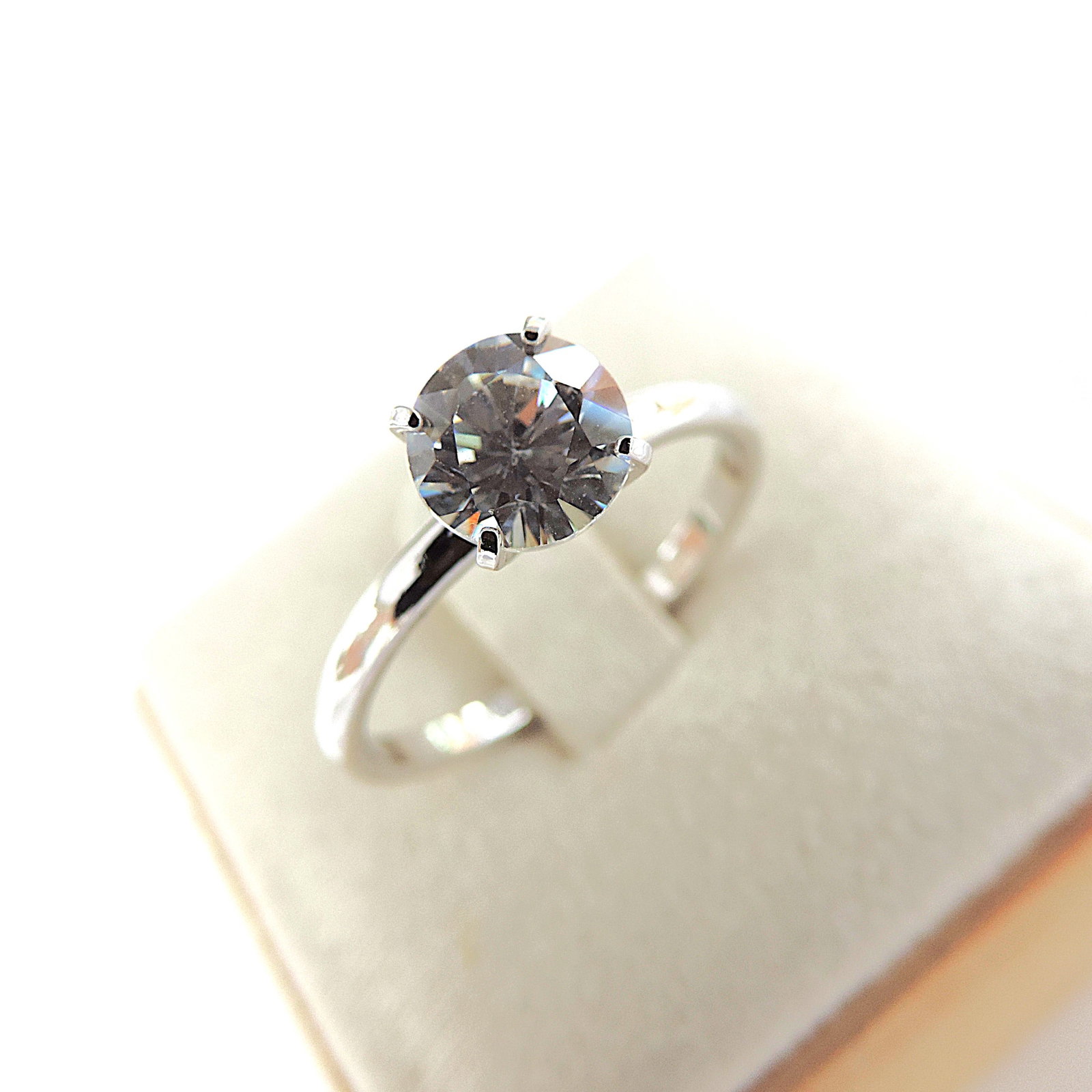 925 Silver 1.8 Carat Cubic Zirconia Gemstone Ring 'New' - 2