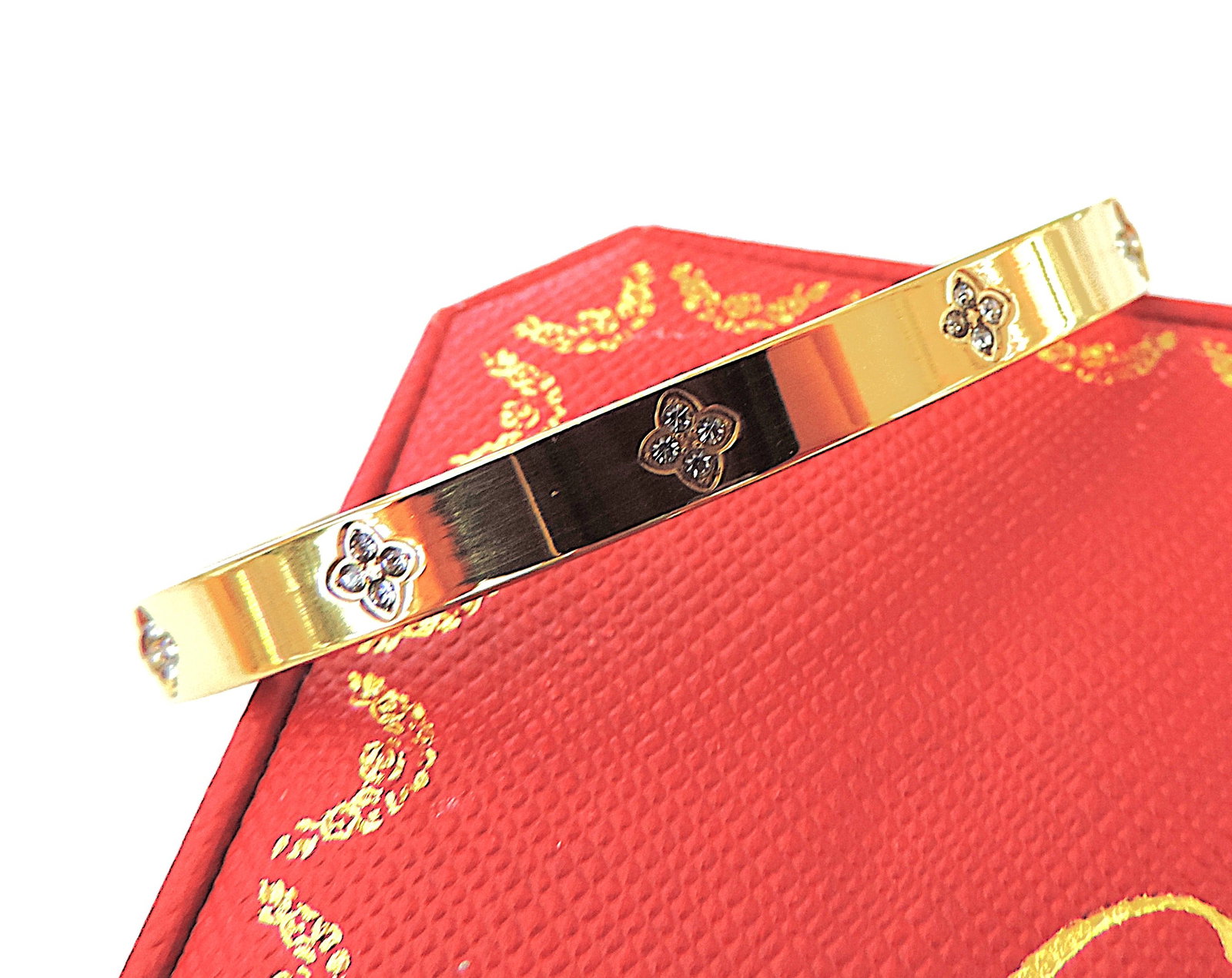 Orrevé 18k Gold Plated Zircon Bracelet 'New': Title: Orrevé 18k Gold Plated Zircon Bracelet 'New' Description: A gorgeous Orrevé 18k gold plated bracelet set with sparkling white Zircons. Includes a gift pouch.