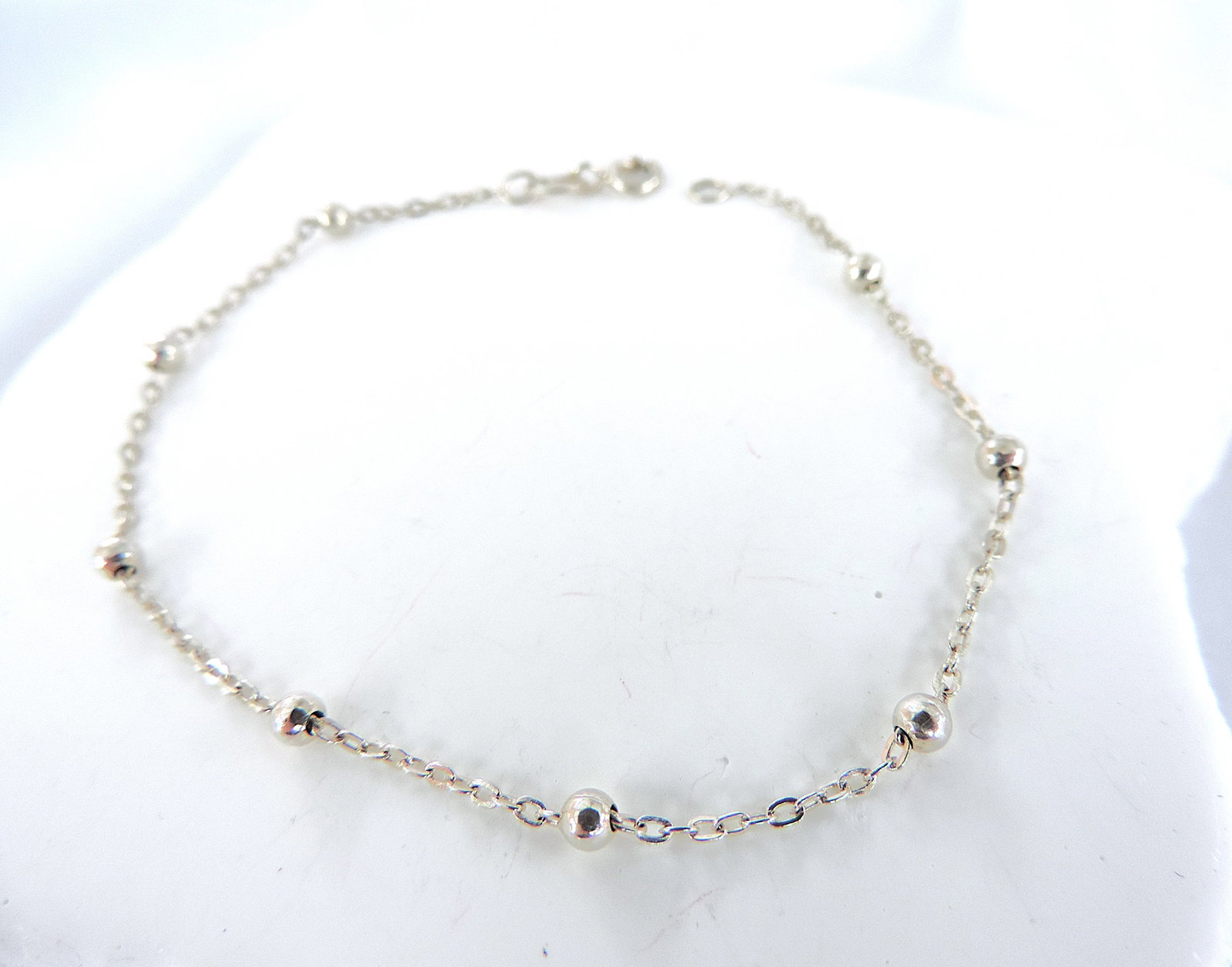 925 Sterling Silver Ball Chain Bracelet 'New': Title: 925 Sterling Silver Ball Chain Bracelet 'New' Description: A lovely 925 silver ball and chain bracelet 7.50 inches long. Includes a gift pouch Condition: New Delivery option: Collection