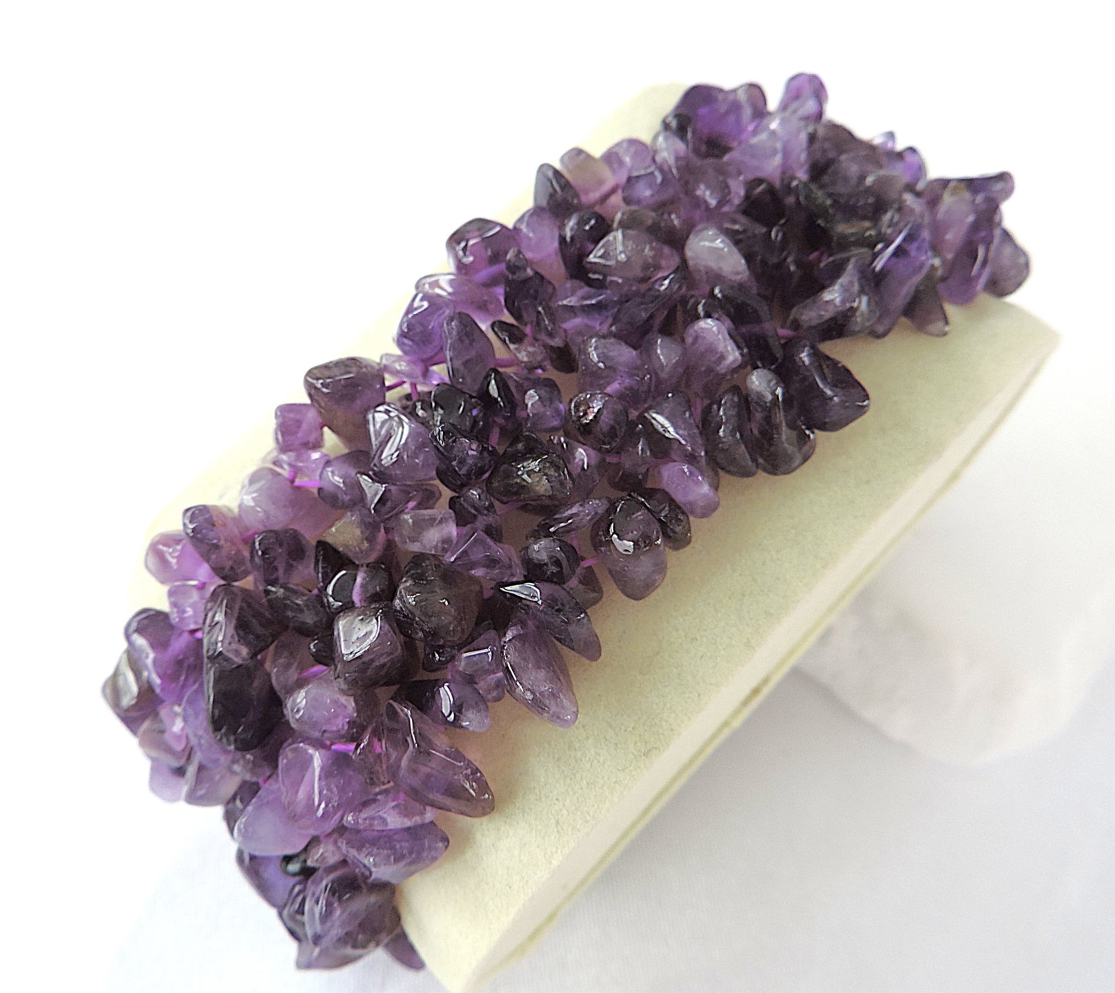 Chunky Amethyst Stone Chip Stretch Bracelet 'New': Title: Chunky Amethyst Stone Chip Stretch Bracelet 'New' Description: A stunning extra wide Amethyst Polished gemstone chip stretch bracelet. Includes a gift pouch Condition: New Delivery