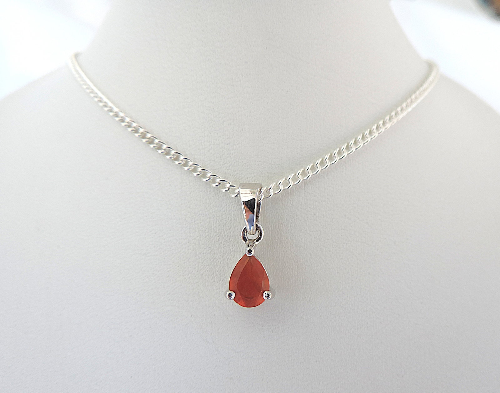 Sterling Silver Orange AAA Fire Opal Pendant Necklace 'New': Title: Sterling Silver Orange AAA Fire Opal Pendant Necklace 'New' Description: A sterling silver pendant set with a 7x5mm pear shape Orange AAA American Fire Opal on an 18 inch sterling silver