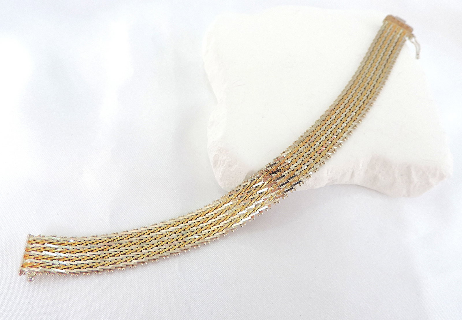 Vintage 925 Bi-Colour Silver & Gold MILOR of Italy Bracelet: Title: Vintage 925 Bi-Colour Silver & Gold MILOR of Italy Bracelet Description: A beautiful bi-colour 925 silver & 14k gold on silver bracelet by MILOR of Italy. Bracelet measures 7.5