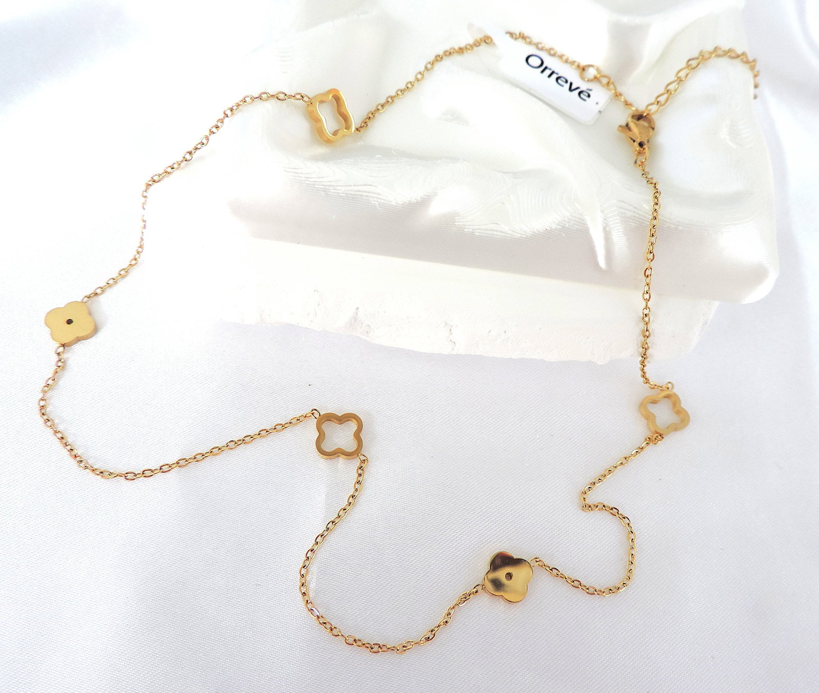 Orrevé Gold Plated Necklace 'New': Title: Orrevé Gold Plated Necklace 'New' Description: A lovely gold plated costume jewellery necklace length 16-18 inches. Includes a gift pouch. (Part of liquidation stock of a high end