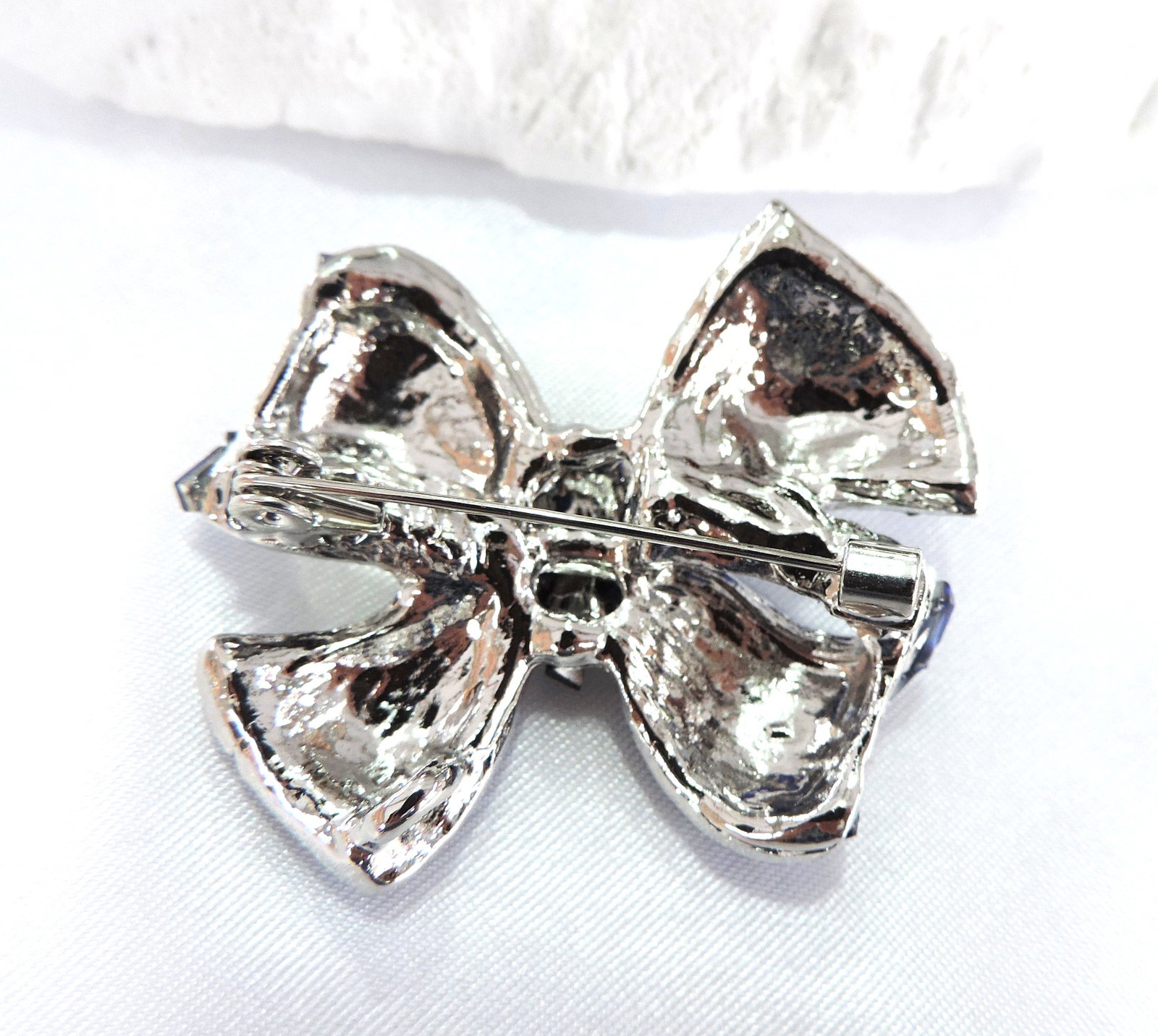 Blue & White Crystal Bow Brooch - 3