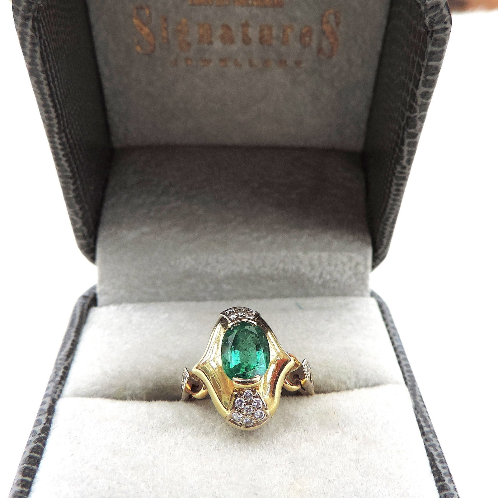 David Morris 18k Gold 1.24 Carat Emerald and Diamond Ring - 10