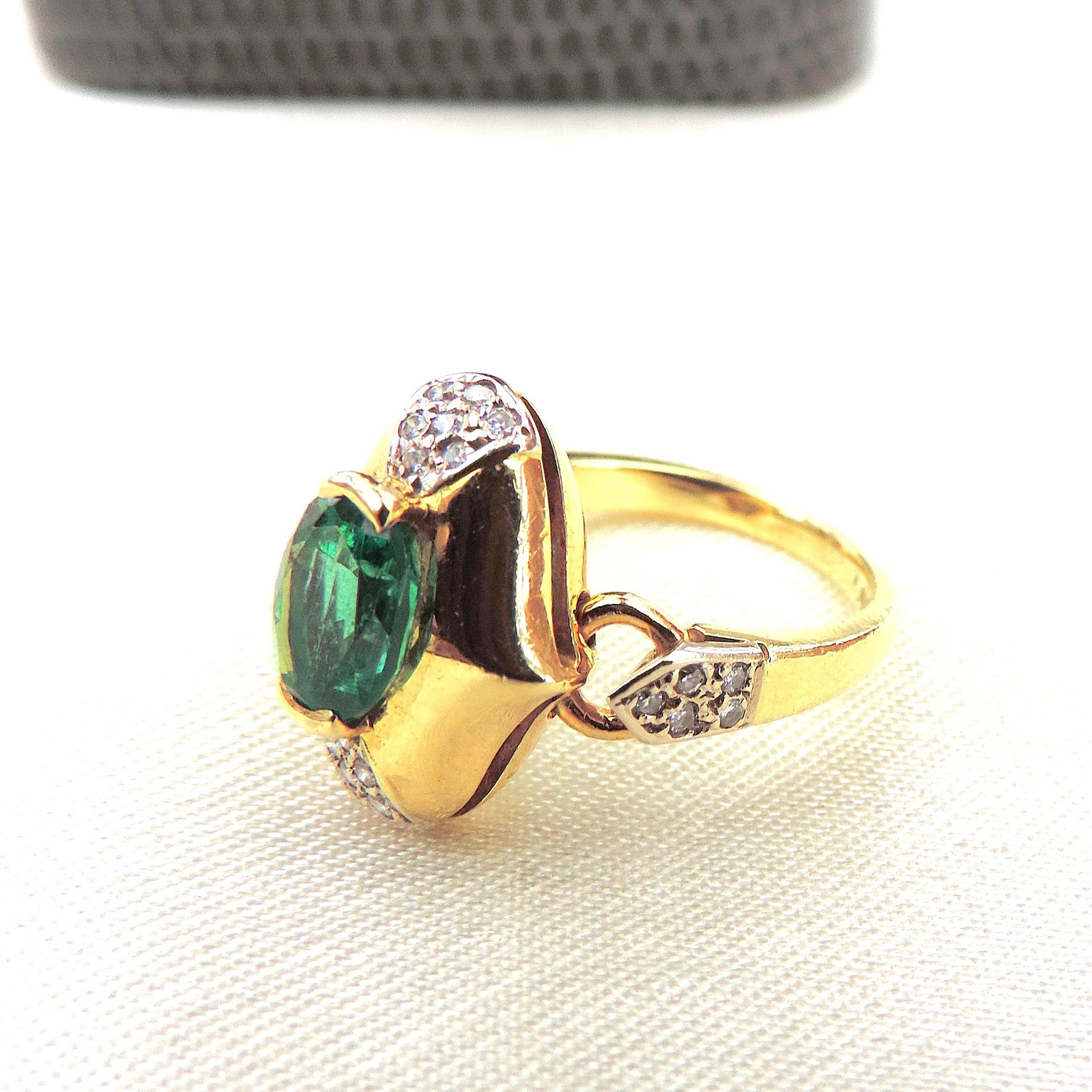 David Morris 18k Gold 1.24 Carat Emerald and Diamond Ring - 12