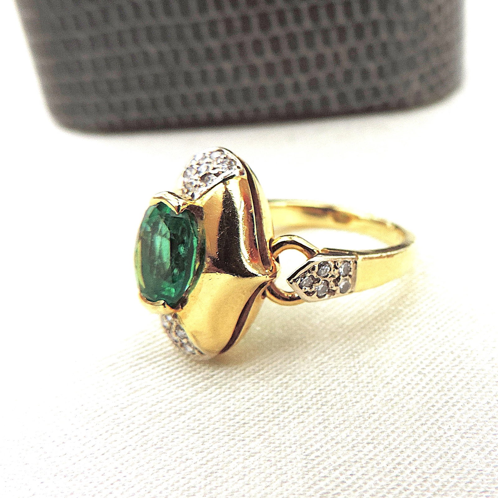 David Morris 18k Gold 1.24 Carat Emerald and Diamond Ring - 5