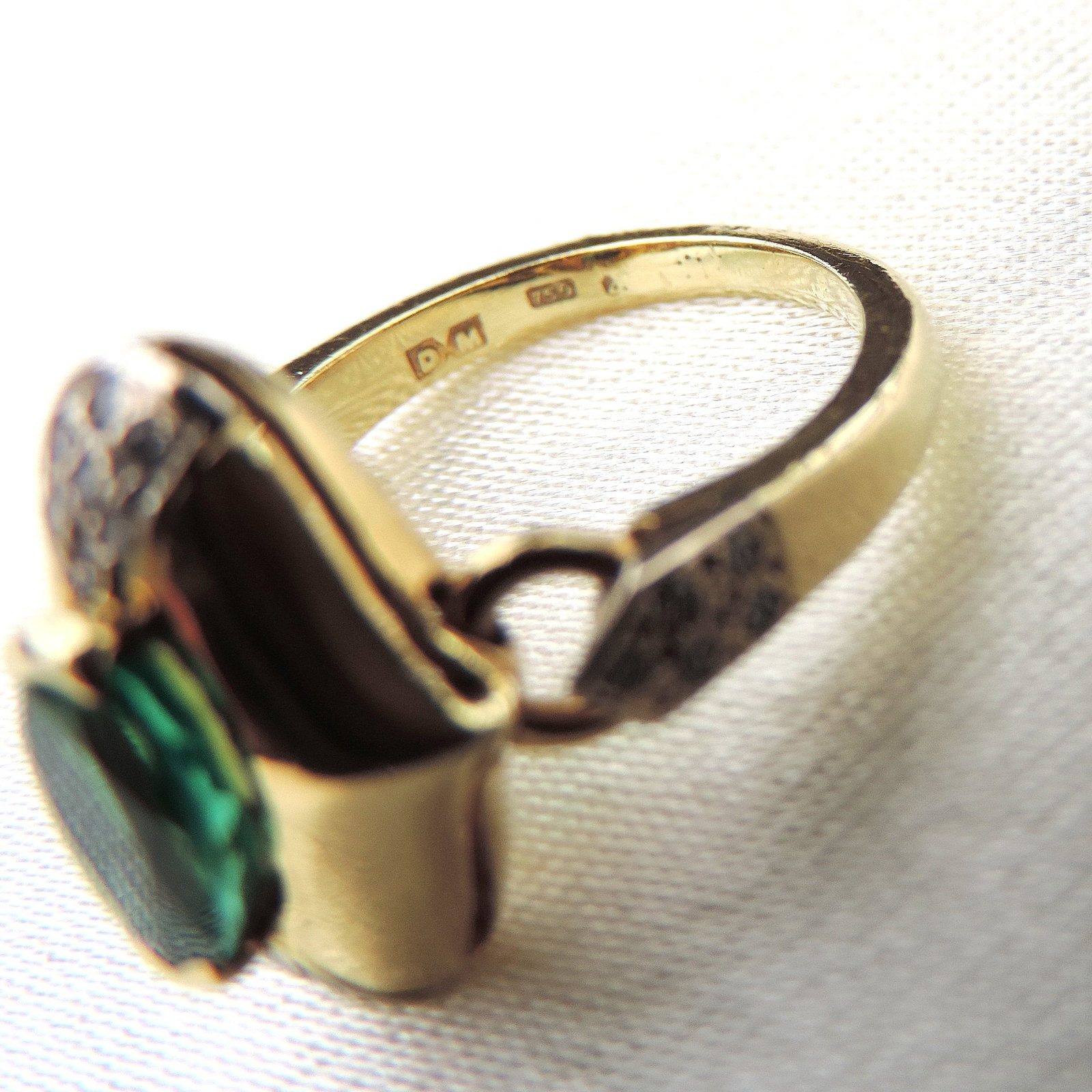 David Morris 18k Gold 1.24 Carat Emerald and Diamond Ring - 6