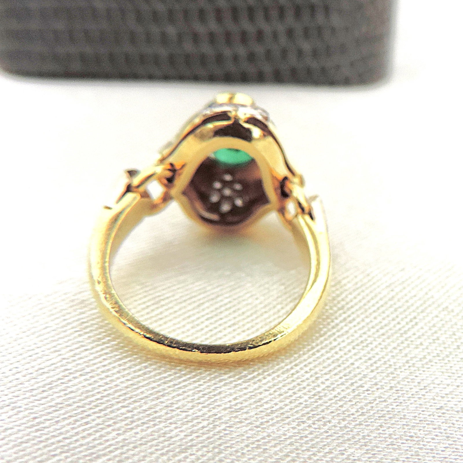 David Morris 18k Gold 1.24 Carat Emerald and Diamond Ring - 7