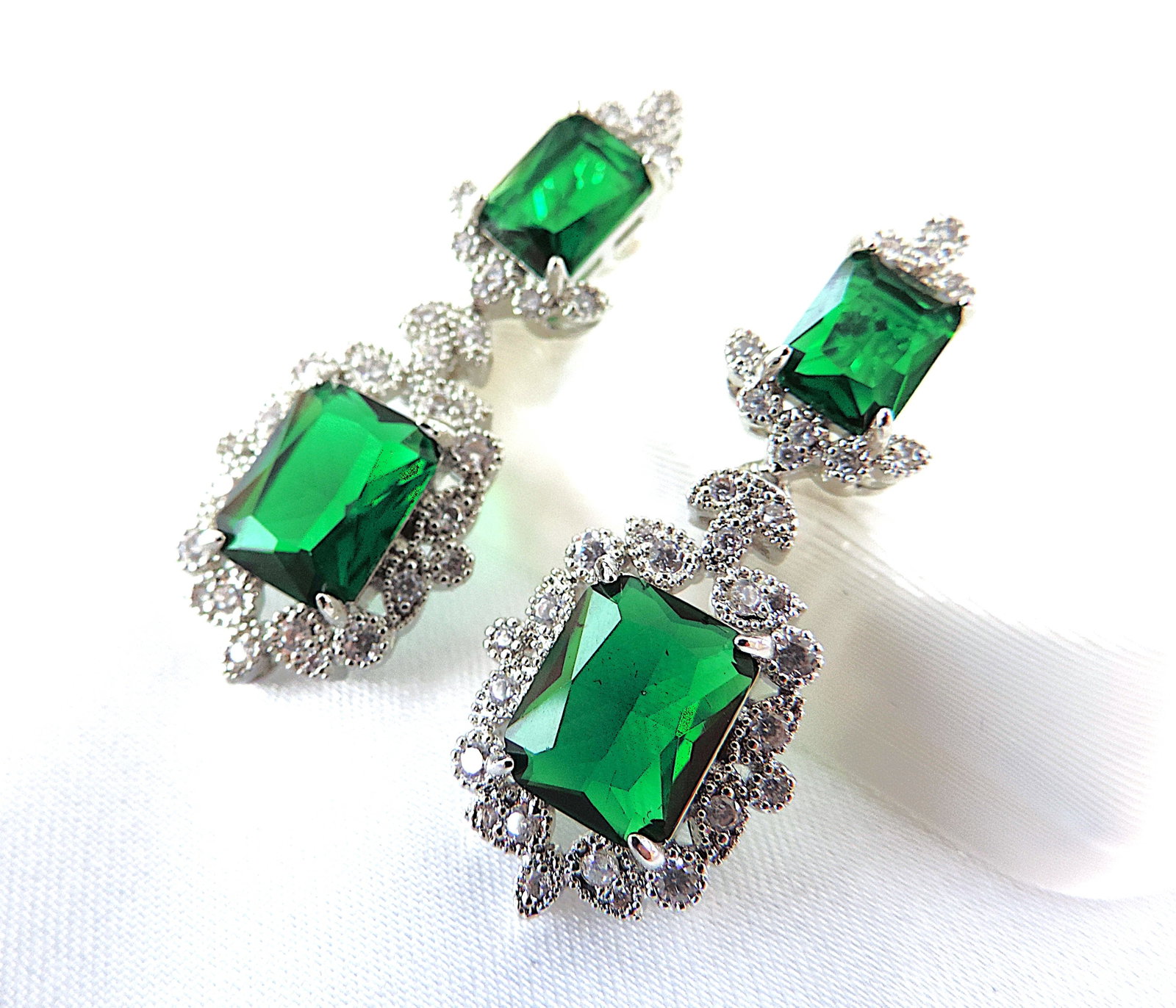 Emerald Green & White Zircon Drop Cocktail Earrings 'New': Title: Emerald Green & White Zircon Drop Cocktail Earrings 'New' Description: A stunning pair of silver plated earrings set with sparkling emerald green & white Zircon gemstones. 