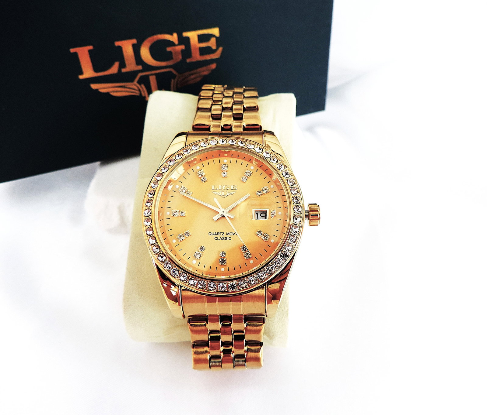 LIGE Men's Bracelet Watch Quartz Movement 41mm Dial 'New Boxed': Title: LIGE Men's Bracelet Watch Quartz Movement 41mm Dial 'New Boxed' Description: A fine quality fashionable men's gold tone steel bracelet watch with crystals on dial and case. Band length