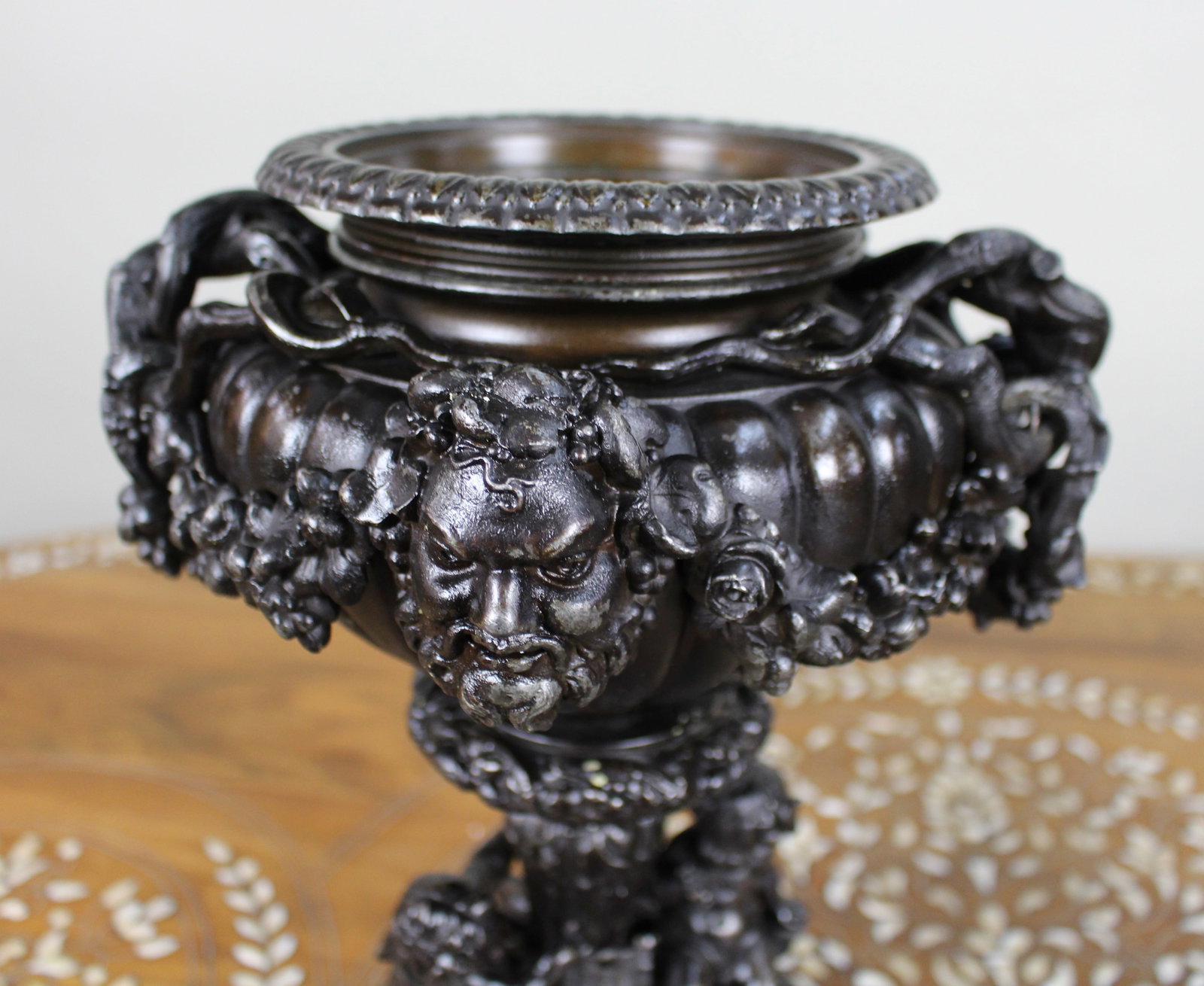 Pair of French Bronzed Spelter Urns with Bacchic Masks and Putti, Circa 1880 - 12