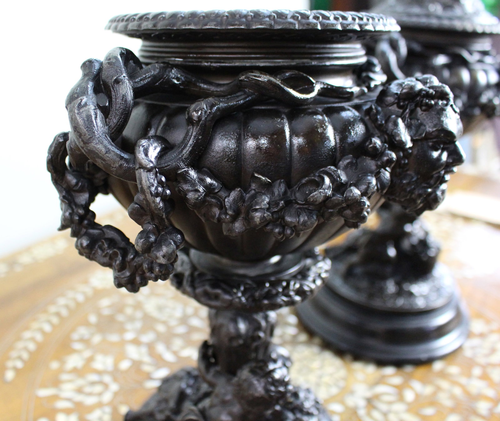 Pair of French Bronzed Spelter Urns with Bacchic Masks and Putti, Circa 1880 - 13