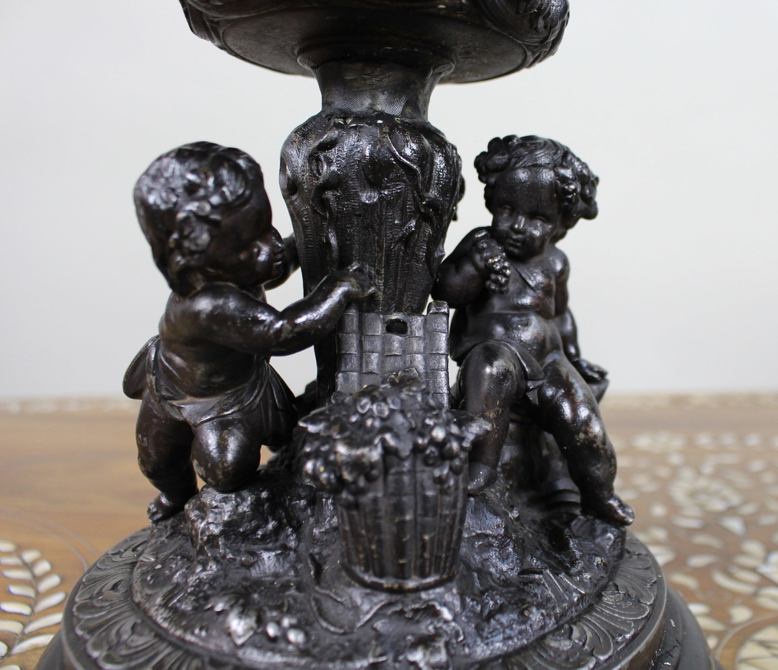 Pair of French Bronzed Spelter Urns with Bacchic Masks and Putti, Circa 1880 - 14