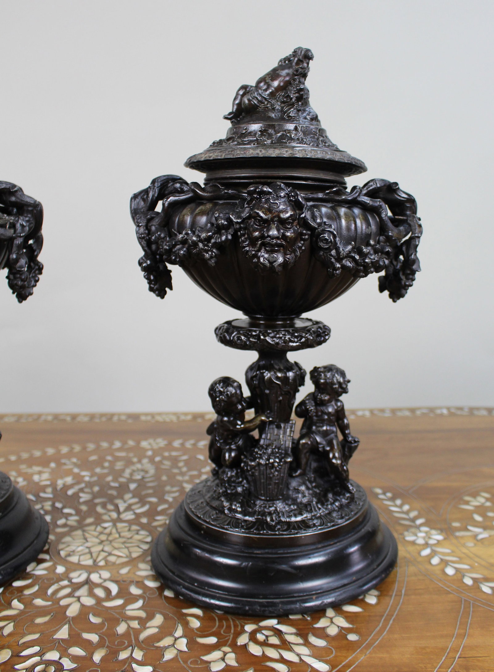 Pair of French Bronzed Spelter Urns with Bacchic Masks and Putti, Circa 1880 - 3